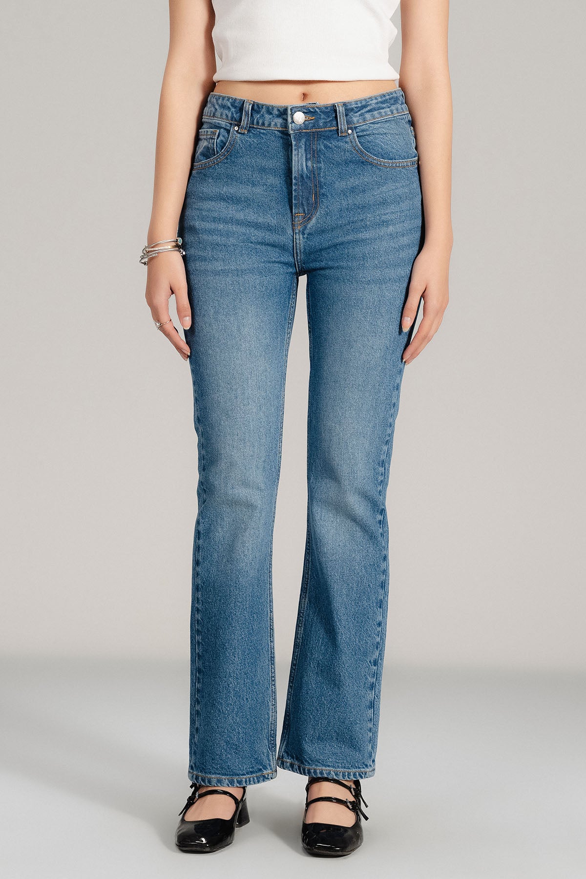 BOOT CUT