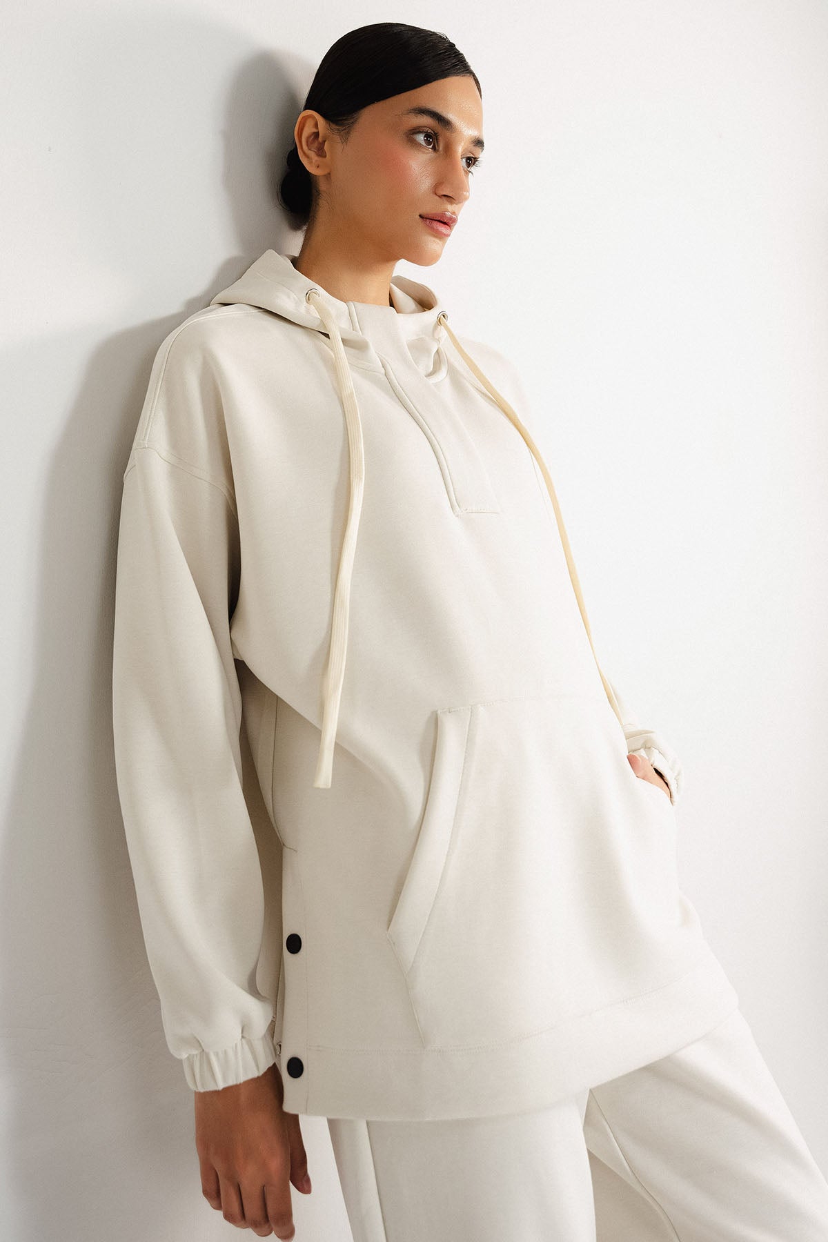 POCKET PULLOVER HOODIE CLOUD LIGHT