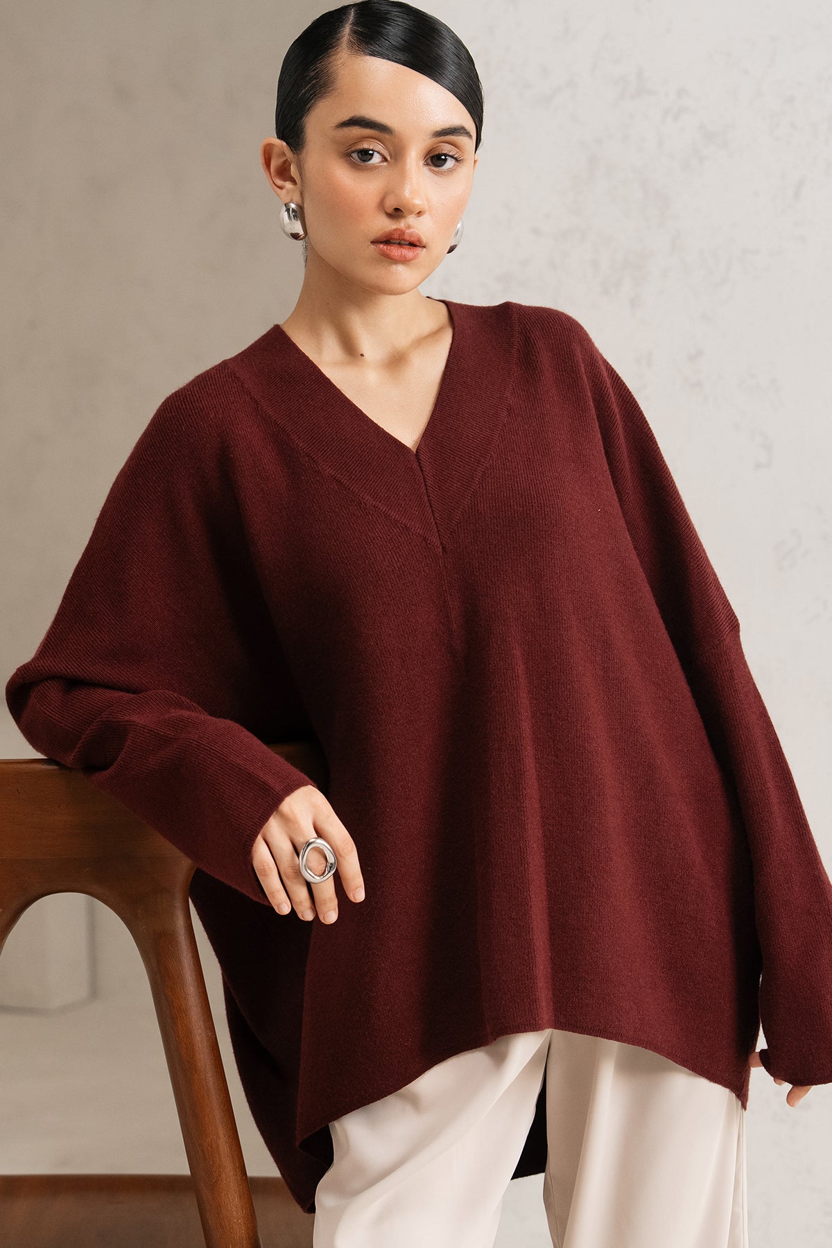 FLUID V-NECK SWEATER