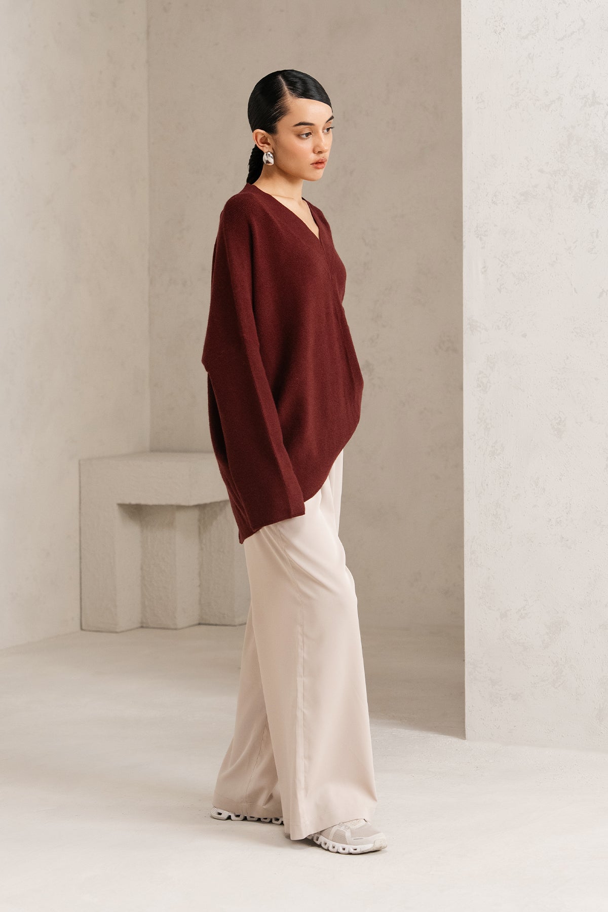 FLUID V-NECK SWEATER