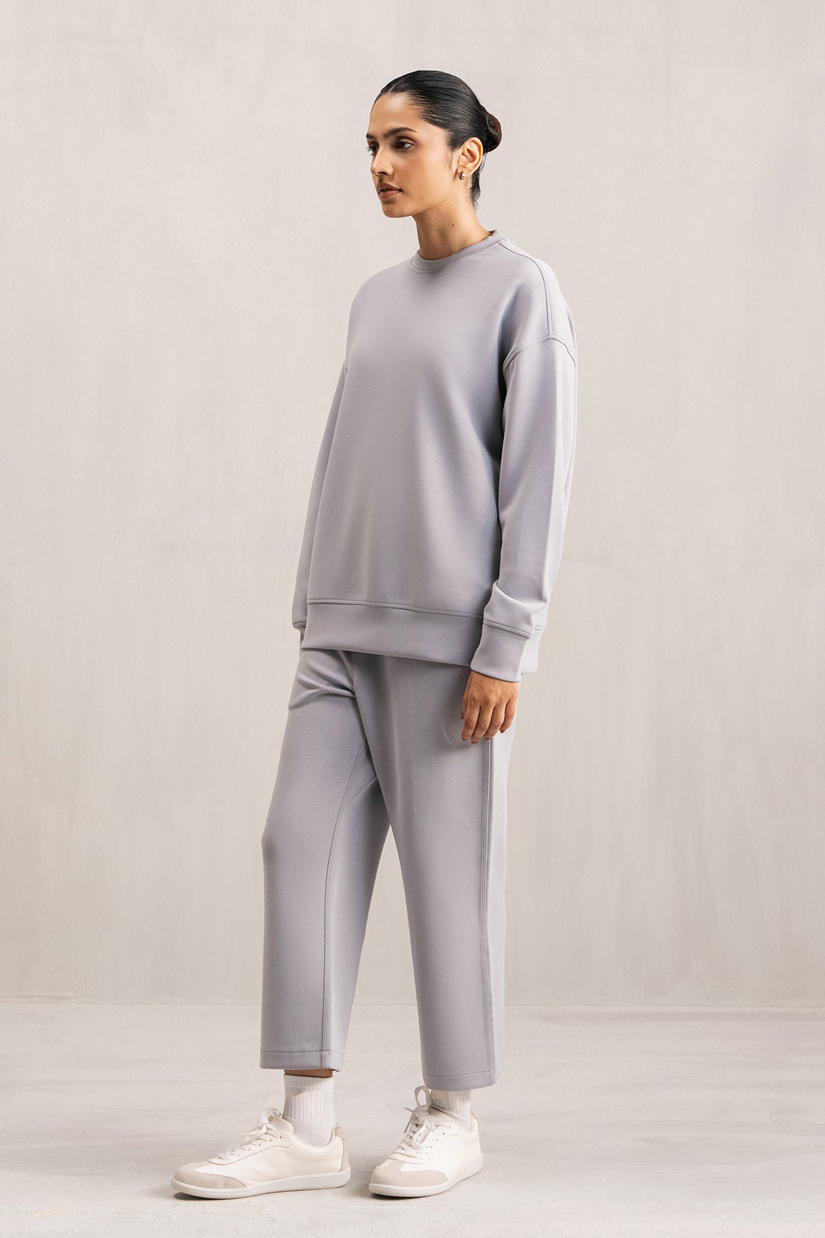 BASIC OVERSIZED SWEATSHIRT