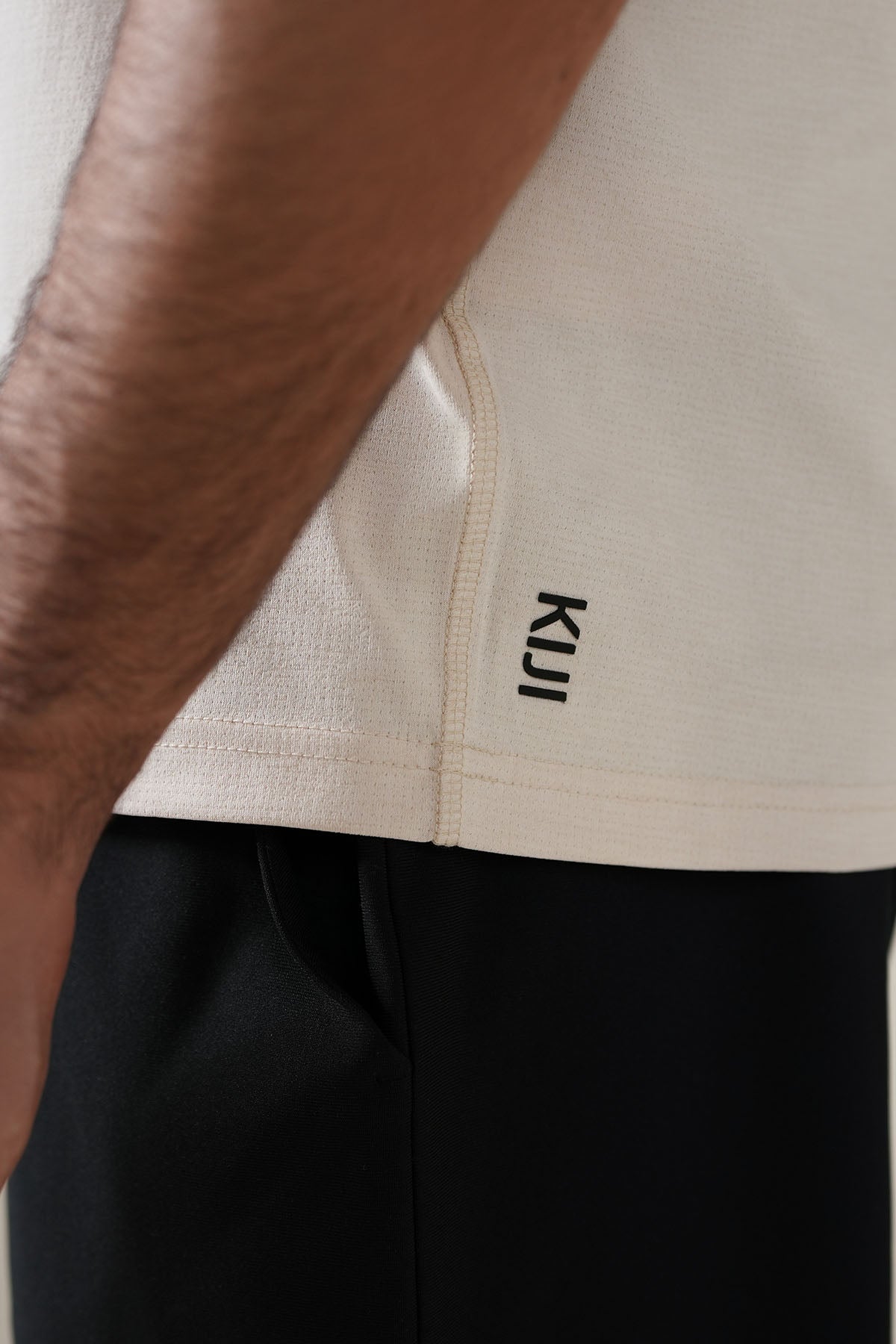 MEN TRAINING VENT TEE