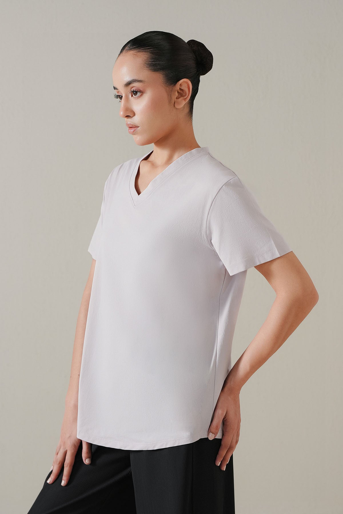 WOMEN ACTIVE V-NECK