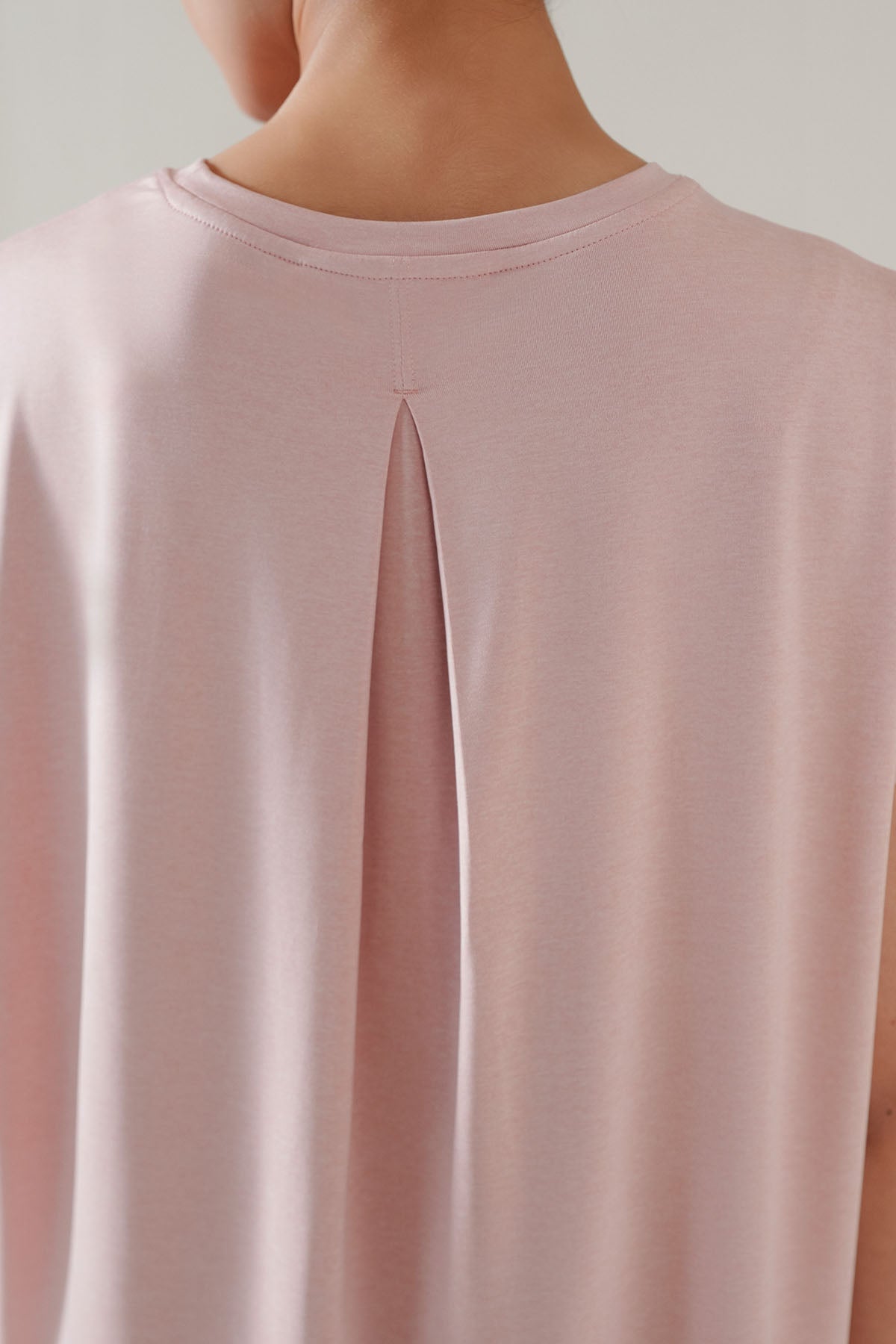WOMEN STUDIO EASE TEE