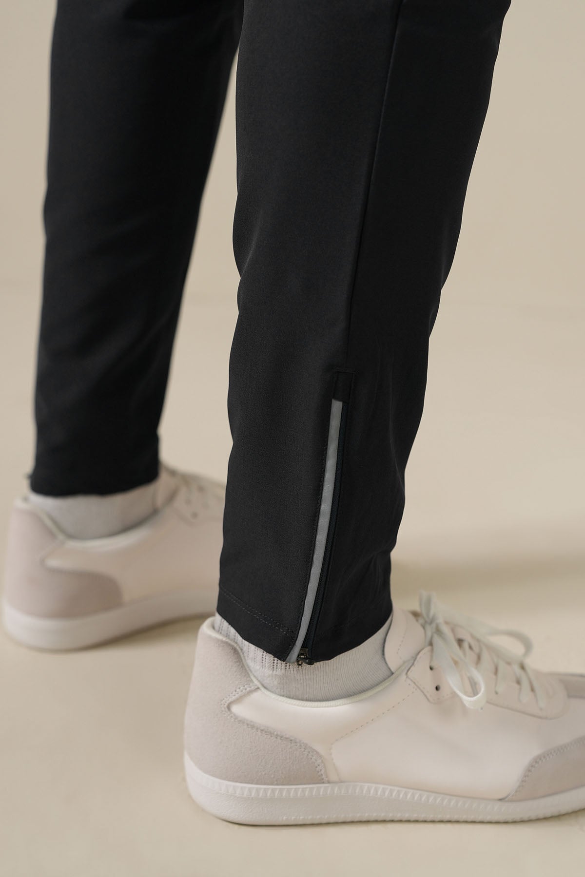MEN REFLECT TAPERED TRACK PANTS