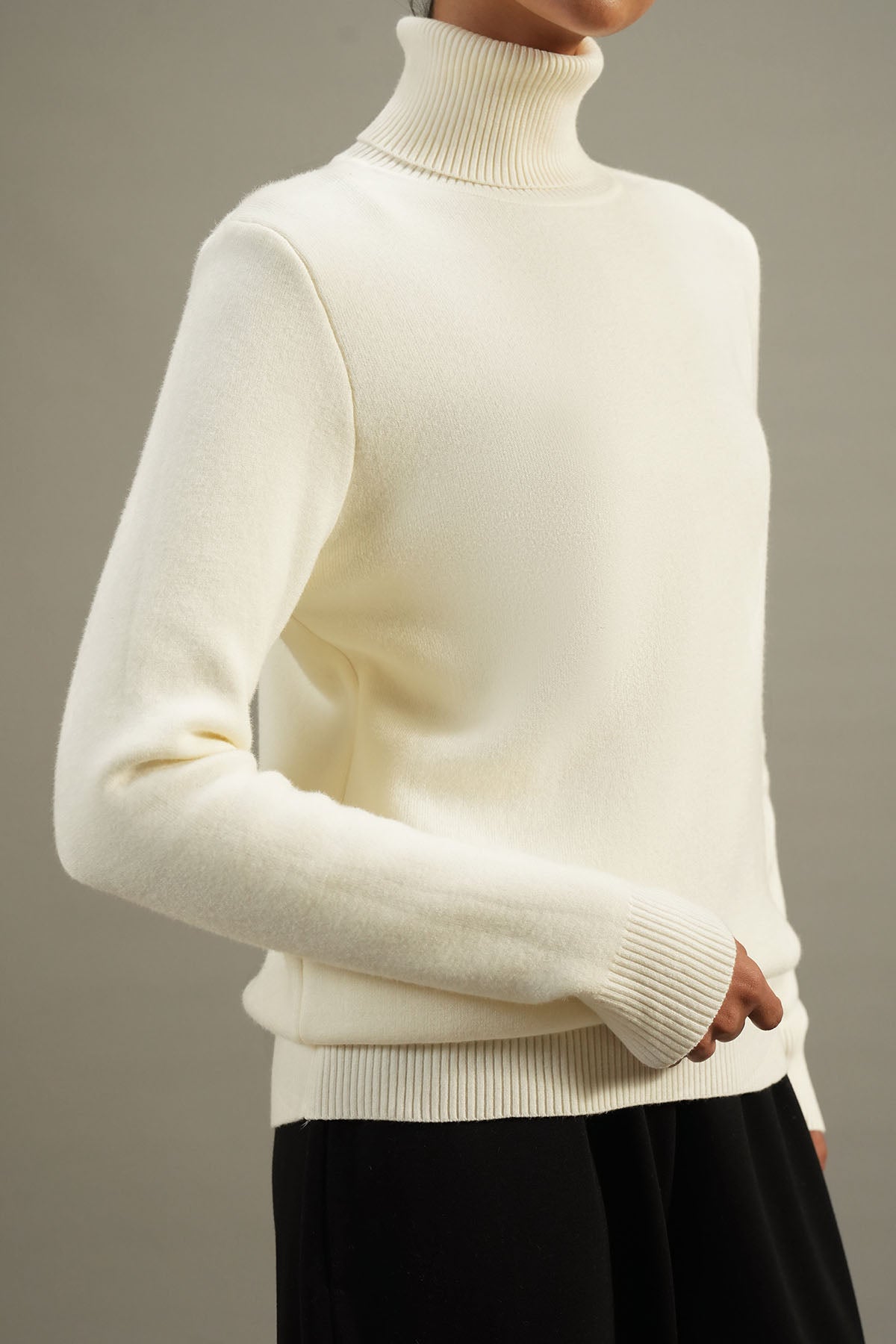 TURTLE NECK SWEATER