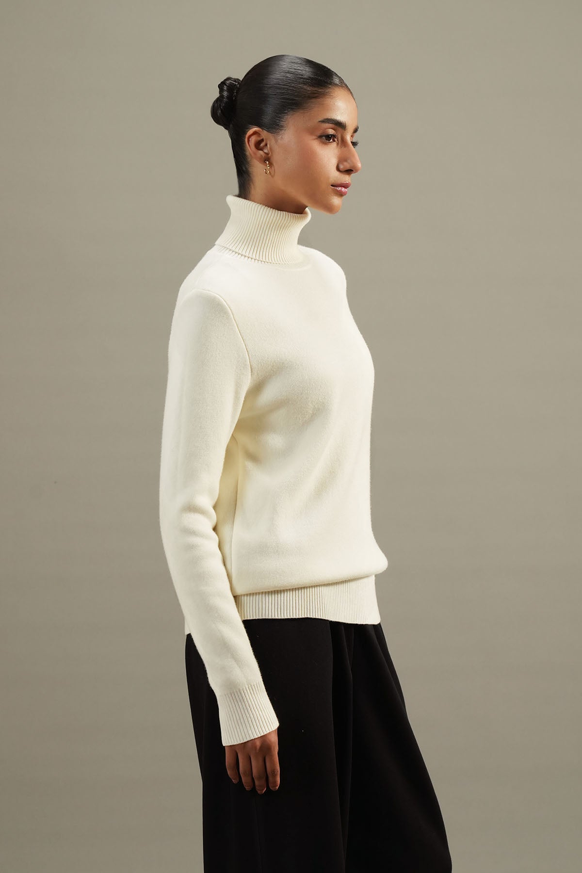 TURTLE NECK SWEATER