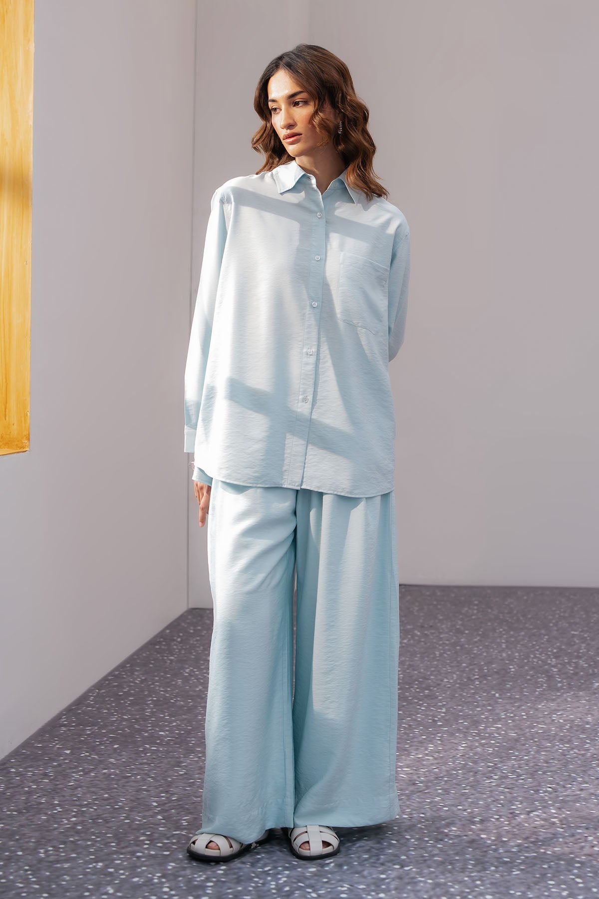 RELAXED FIT BUTTON DOWN SHIRT