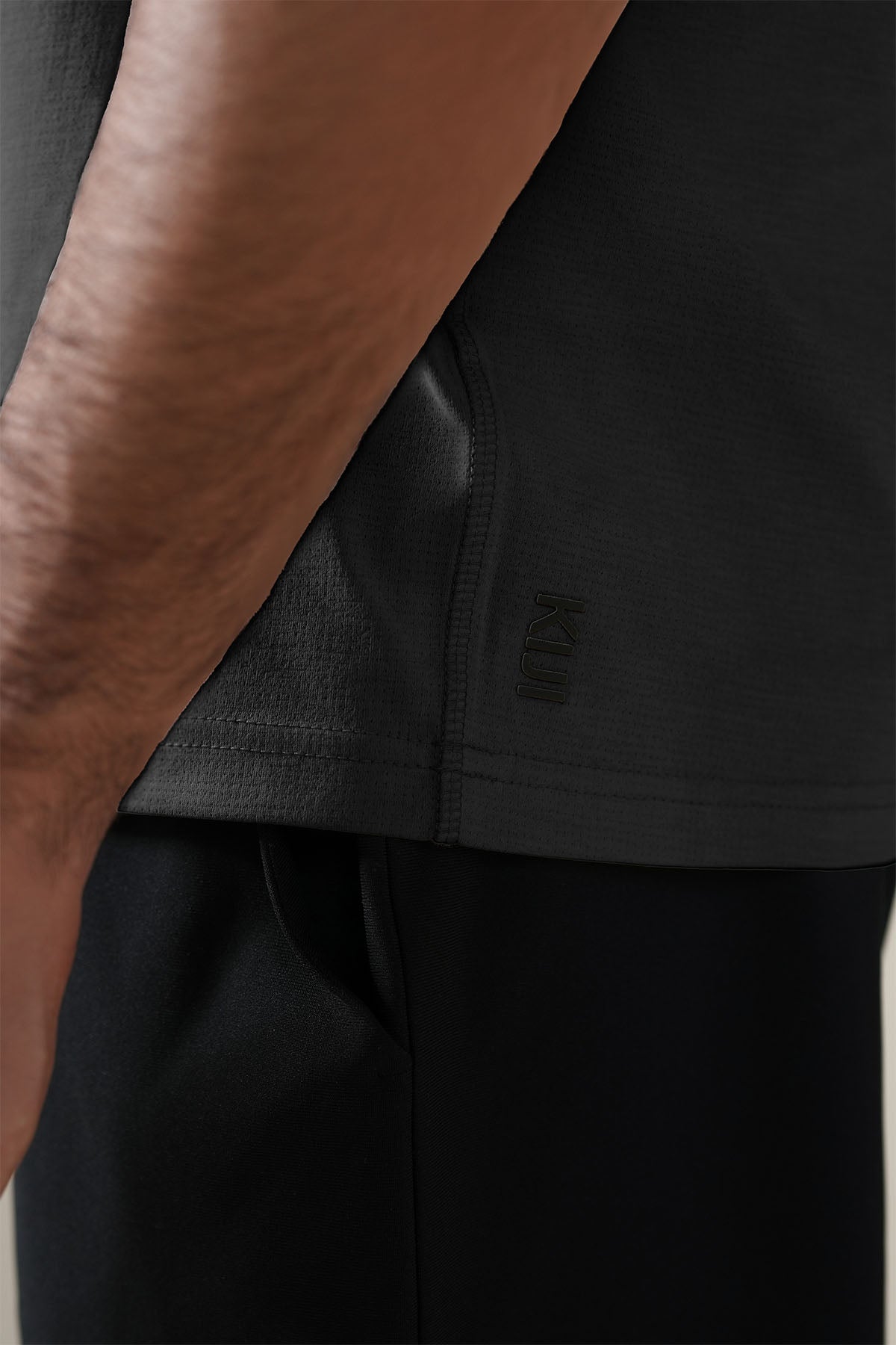 MEN TRAINING VENT TEE