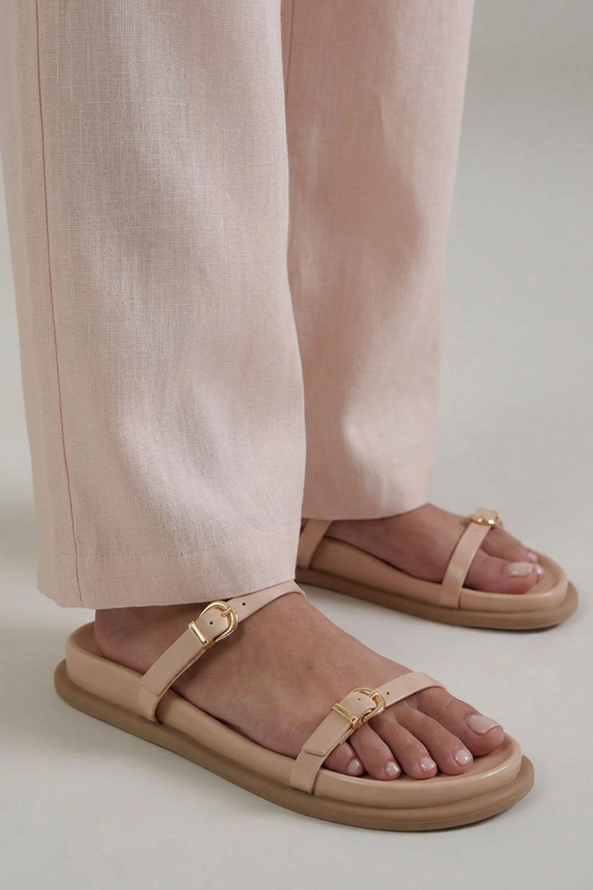 STRUCTURED STRAP SLIDES