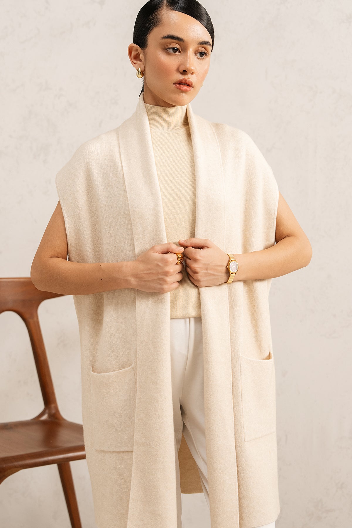 EVERYDAY SLEEVELESS CARDIGAN