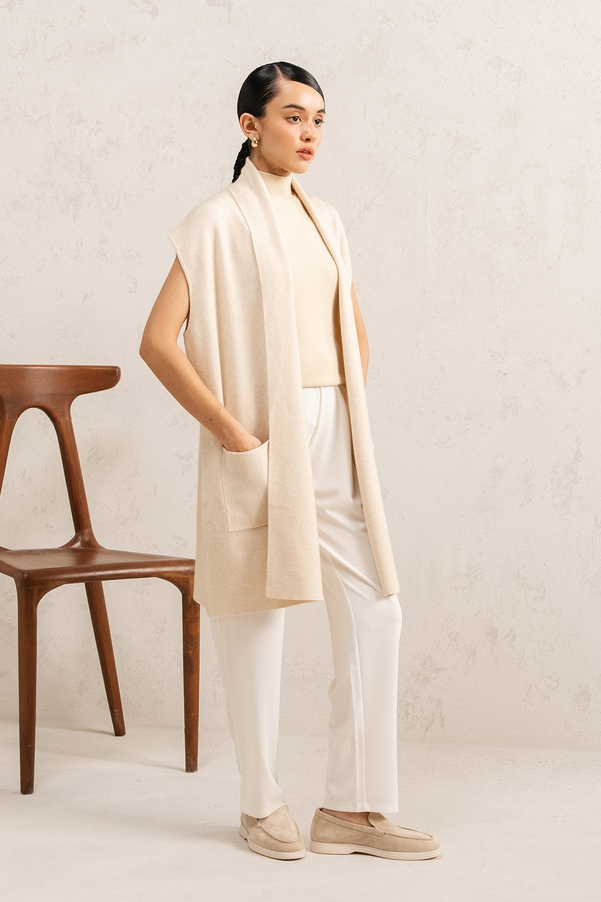 EVERYDAY SLEEVELESS CARDIGAN
