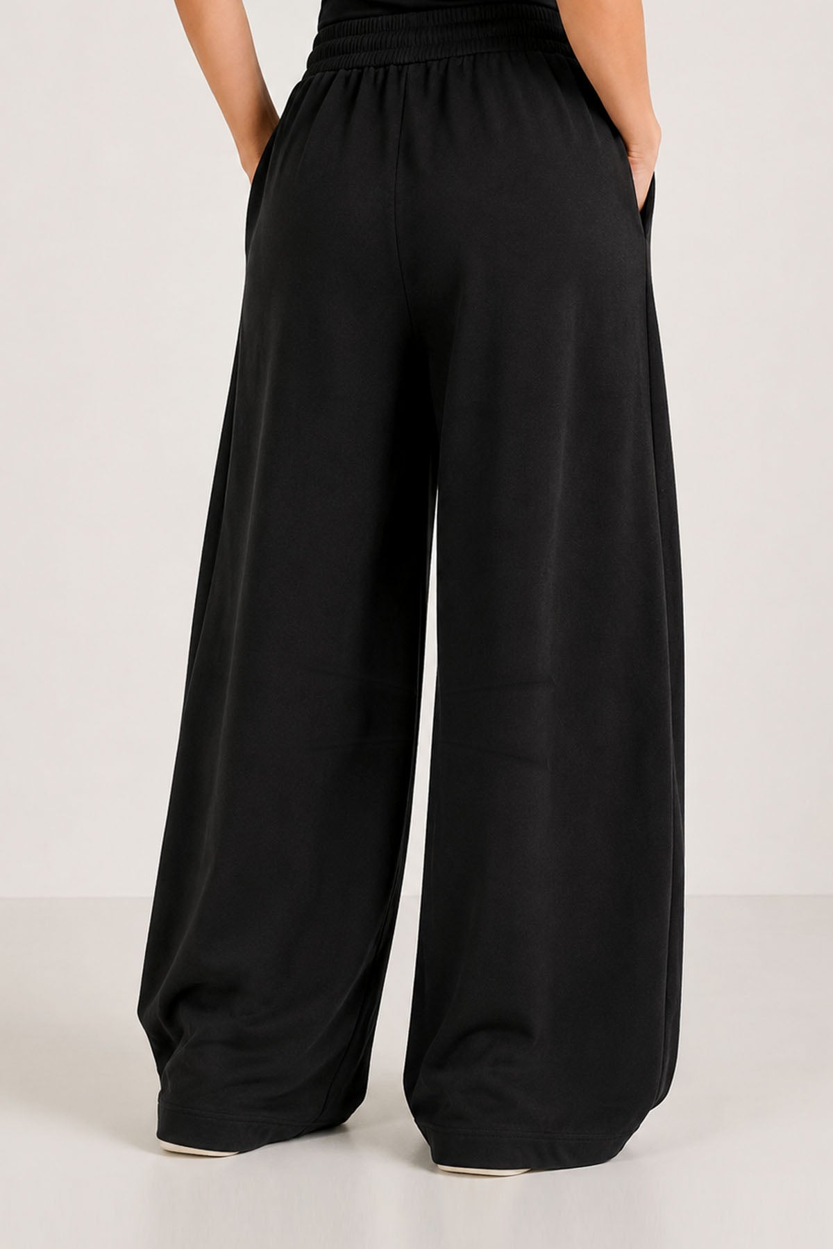 RELAXED BARREL LEG TROUSER
