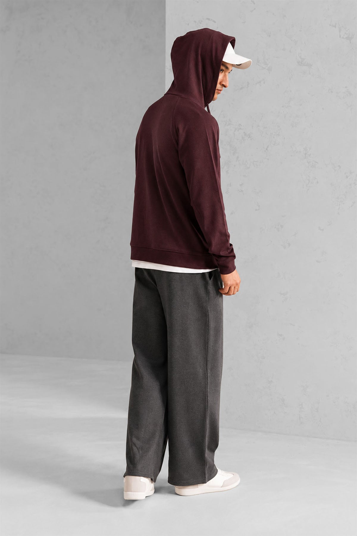 CLASSIC PULLOVER HOODIE