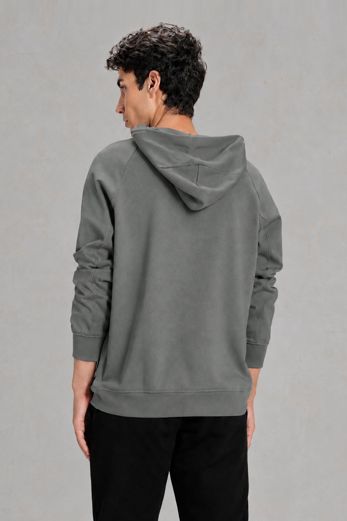 CLASSIC PULLOVER HOODIE