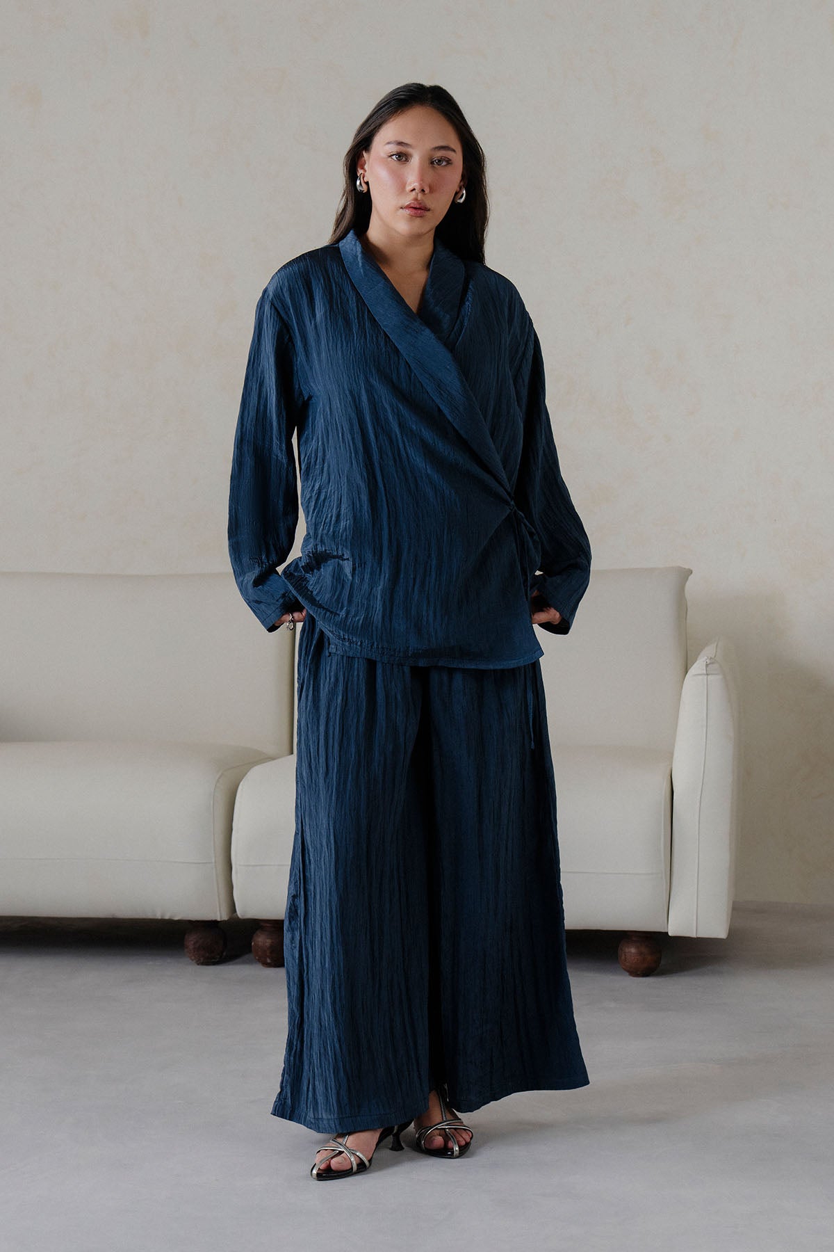 TEXTURED WRAP SHIRT