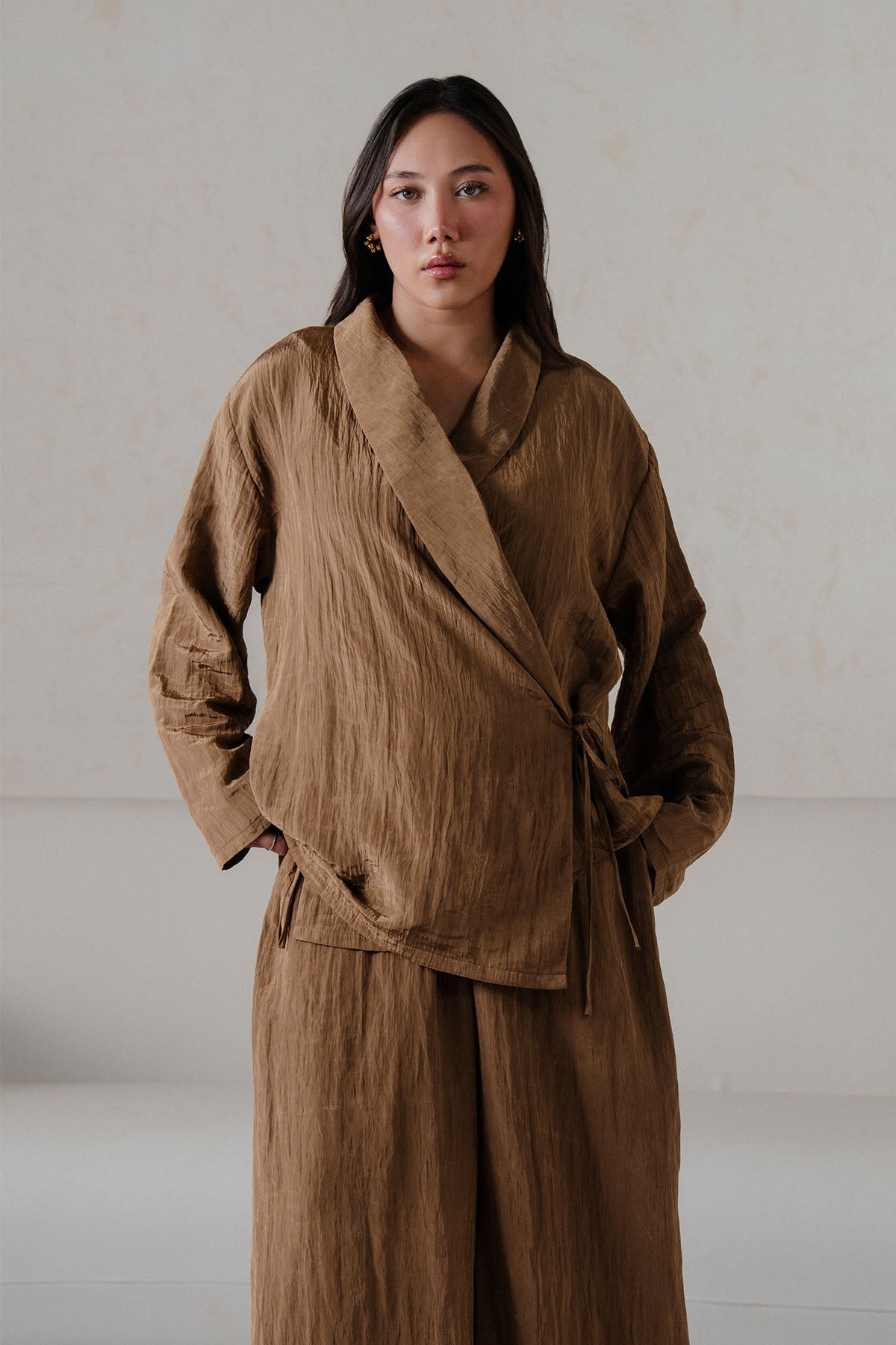 TEXTURED WRAP SHIRT