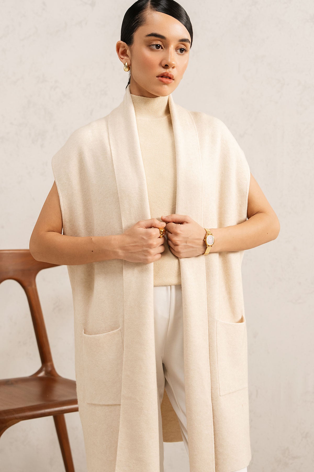SLEEVELESS OPEN CARDIGAN