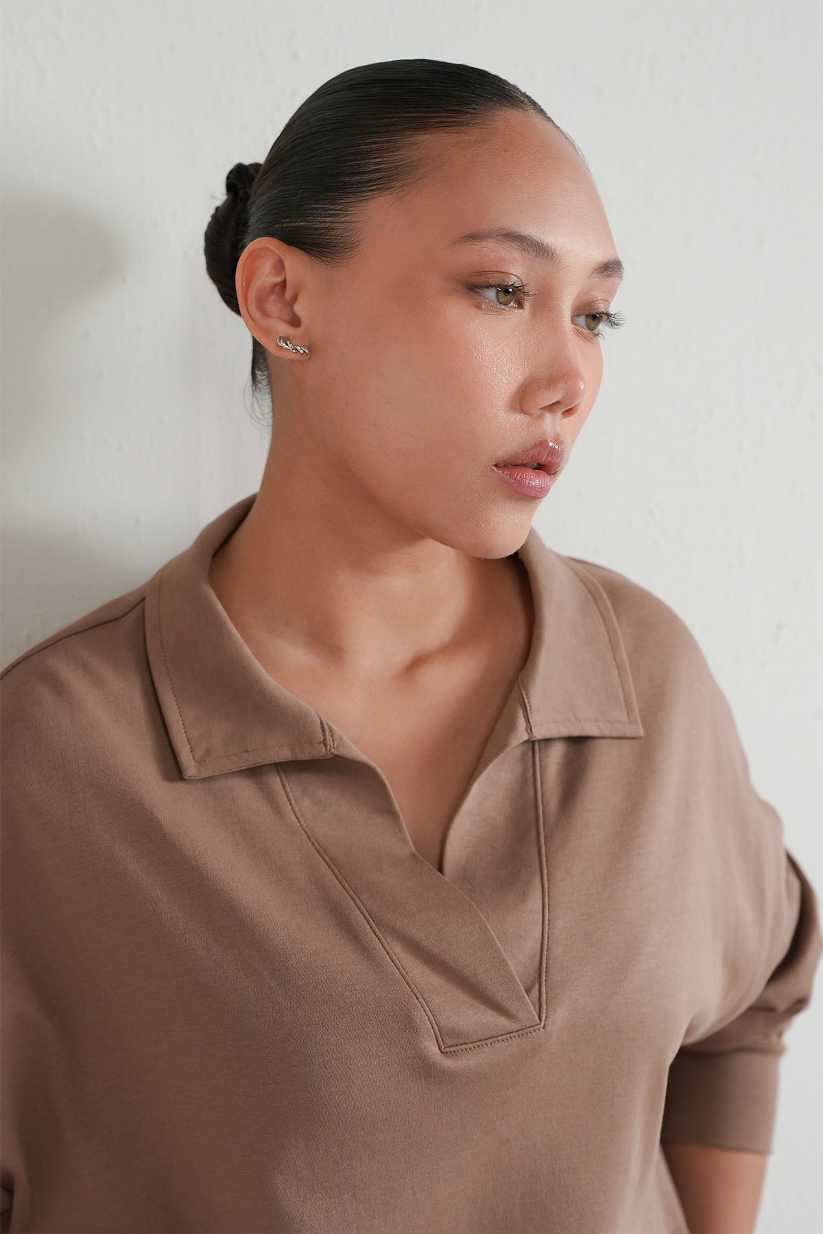 OPEN COLLAR TOP-DOUBLE KNIT