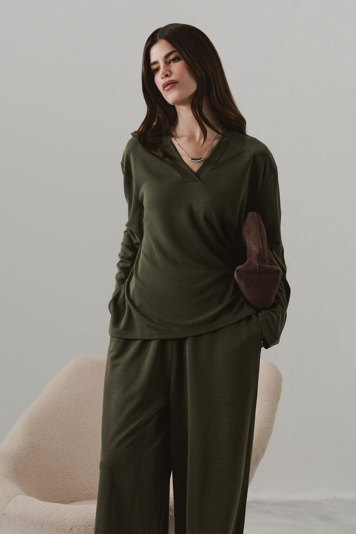 TEXTURED V-NECK