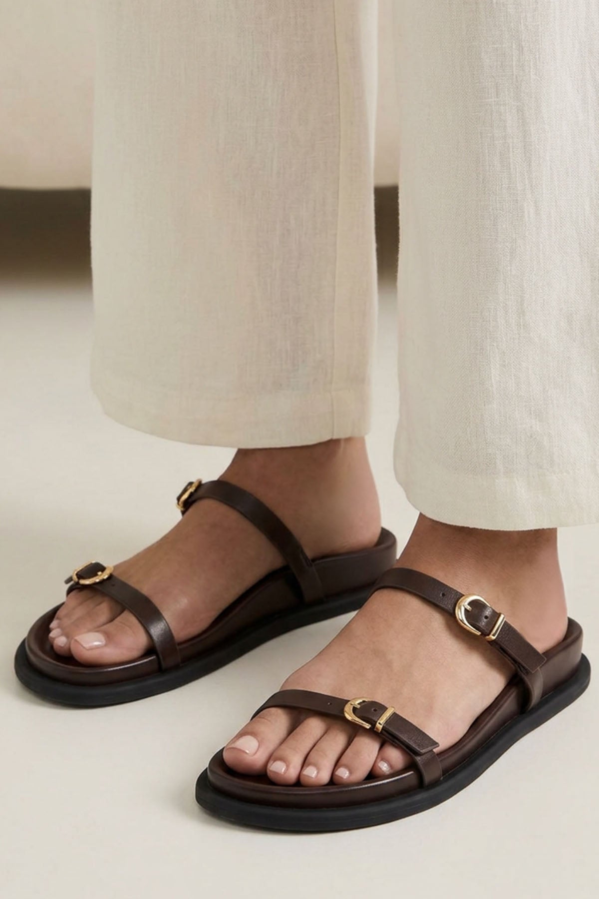 STRUCTURED STRAP SLIDES