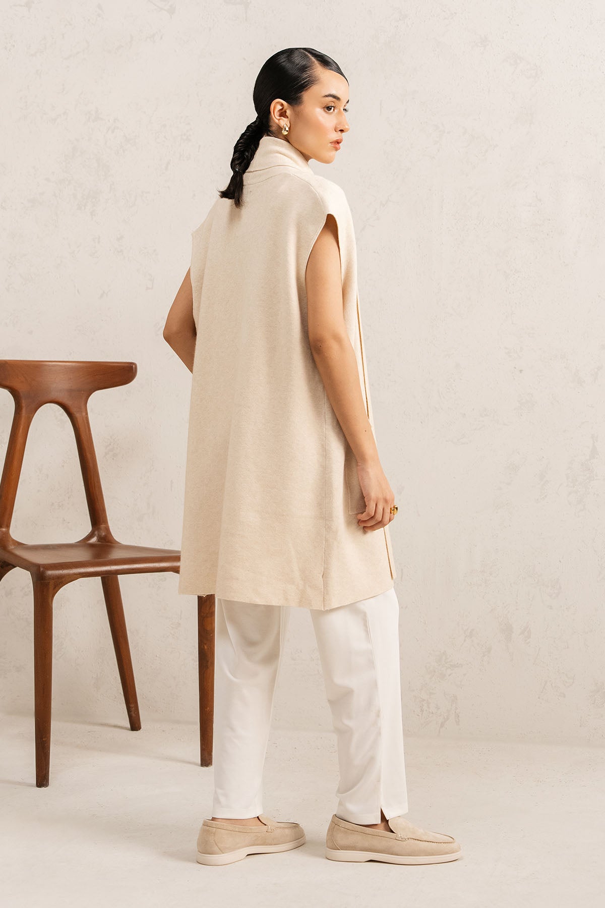 SLEEVELESS OPEN CARDIGAN