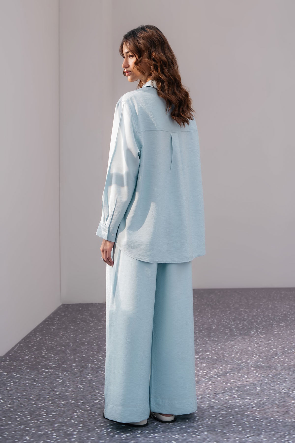 RELAXED FIT BUTTON DOWN SHIRT