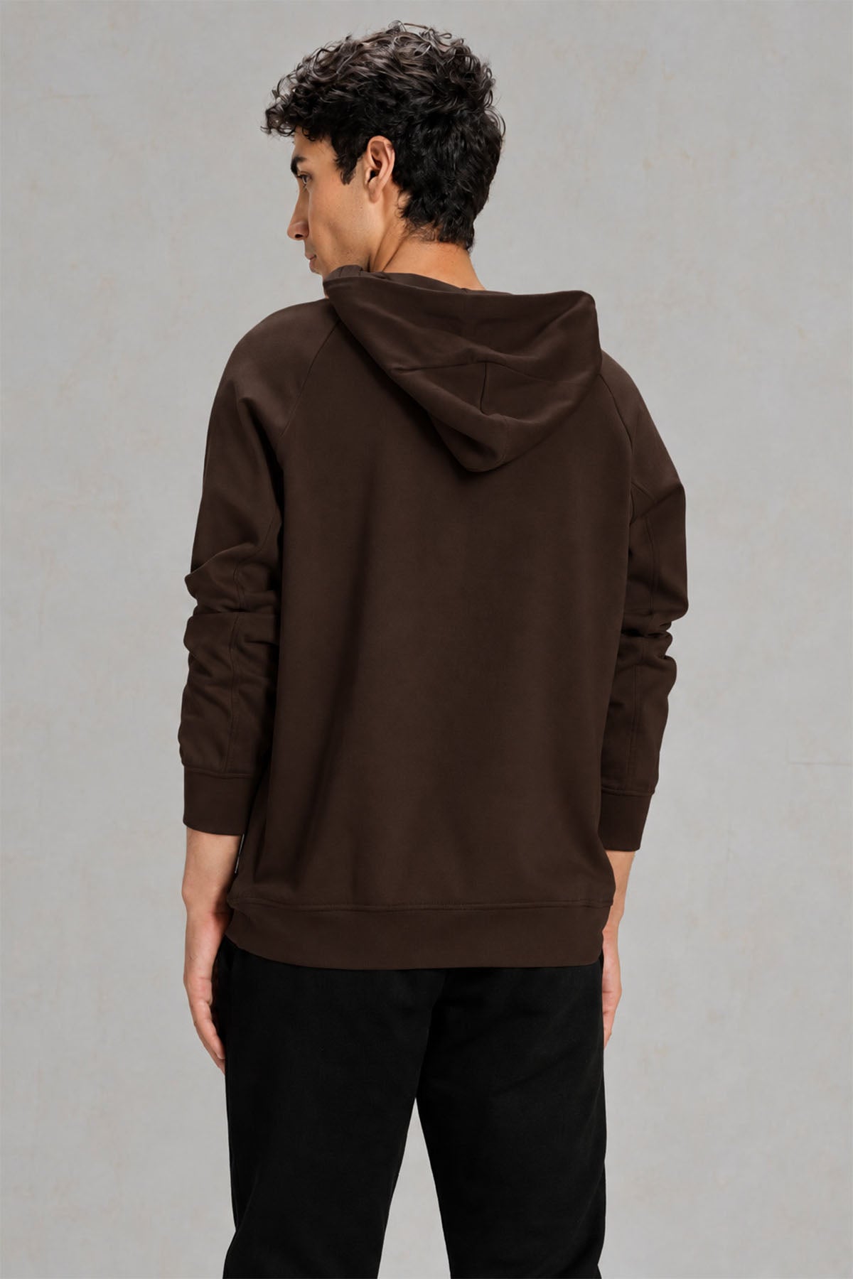 CLASSIC PULLOVER HOODIE