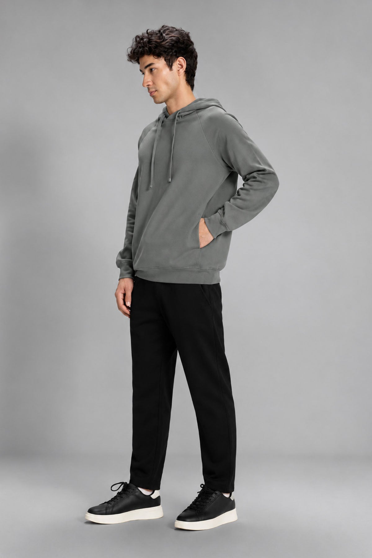CLASSIC PULLOVER HOODIE