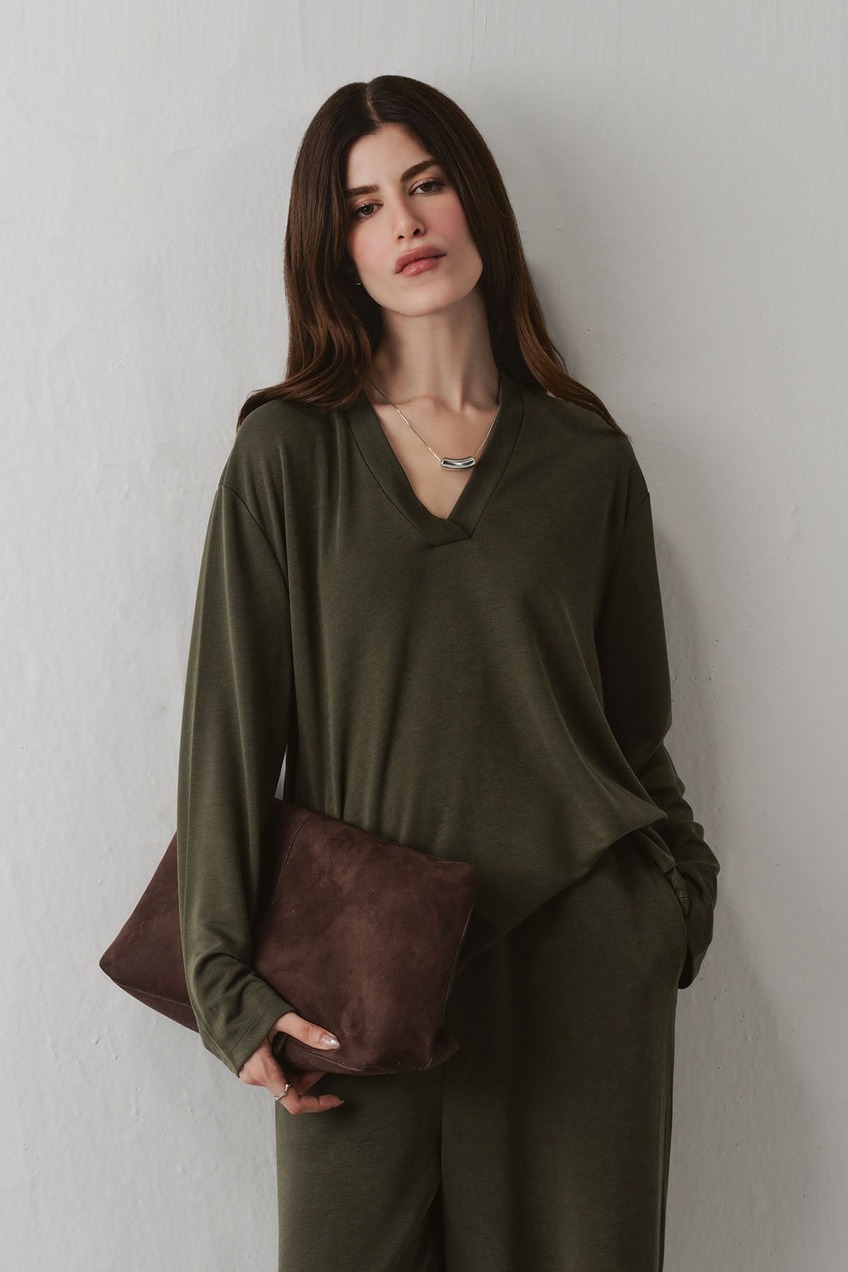 TEXTURED V-NECK