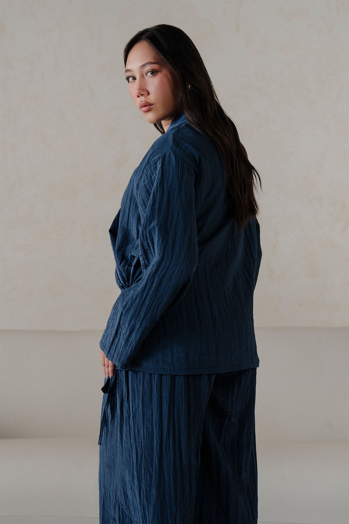TEXTURED WRAP SHIRT