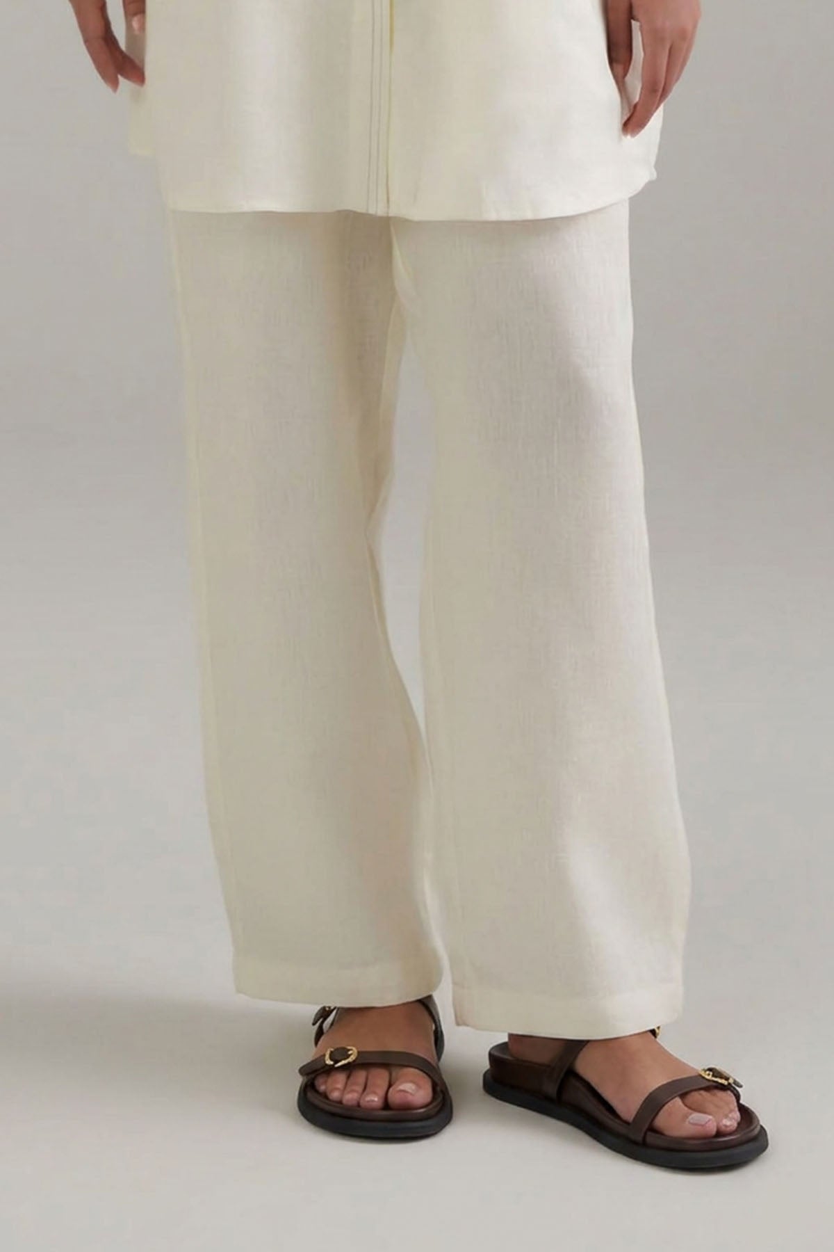 STRUCTURED STRAP SLIDES