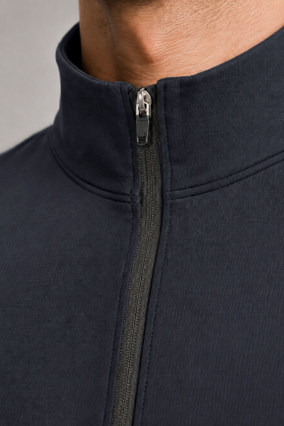 MEN TRAIN QUARTER ZIPPER-RIPST