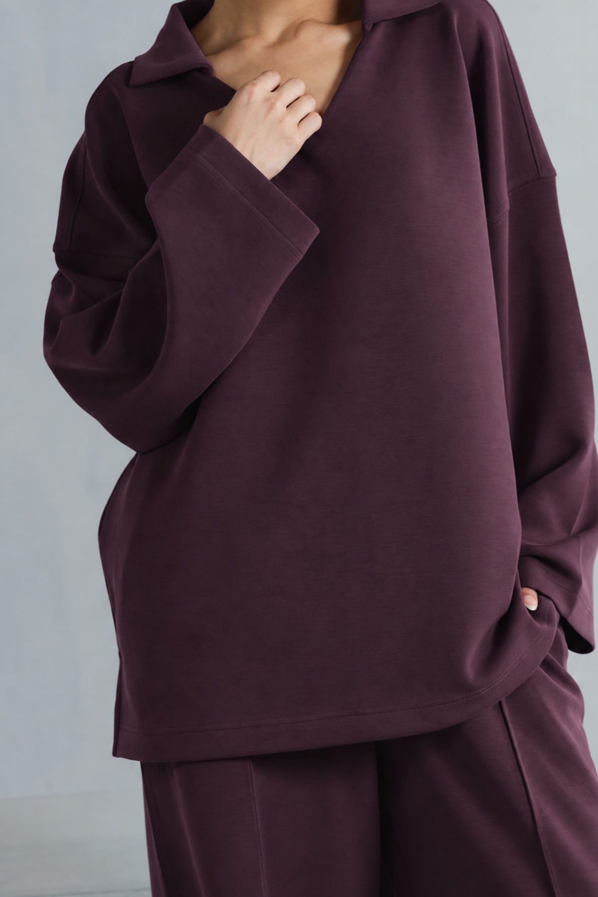 V NECK COLLAR SWEAT-CLOUDLUX