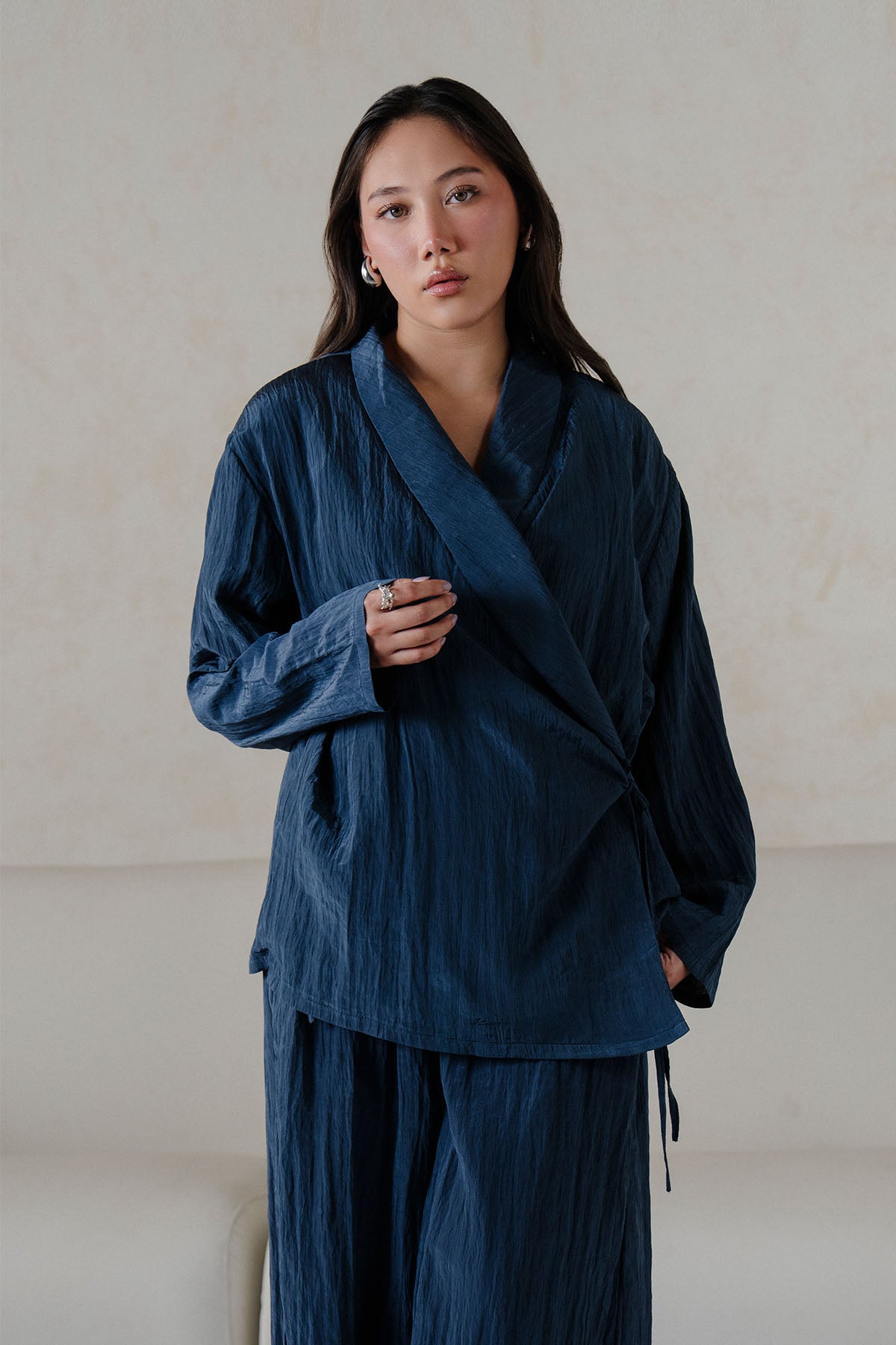 TEXTURED WRAP SHIRT