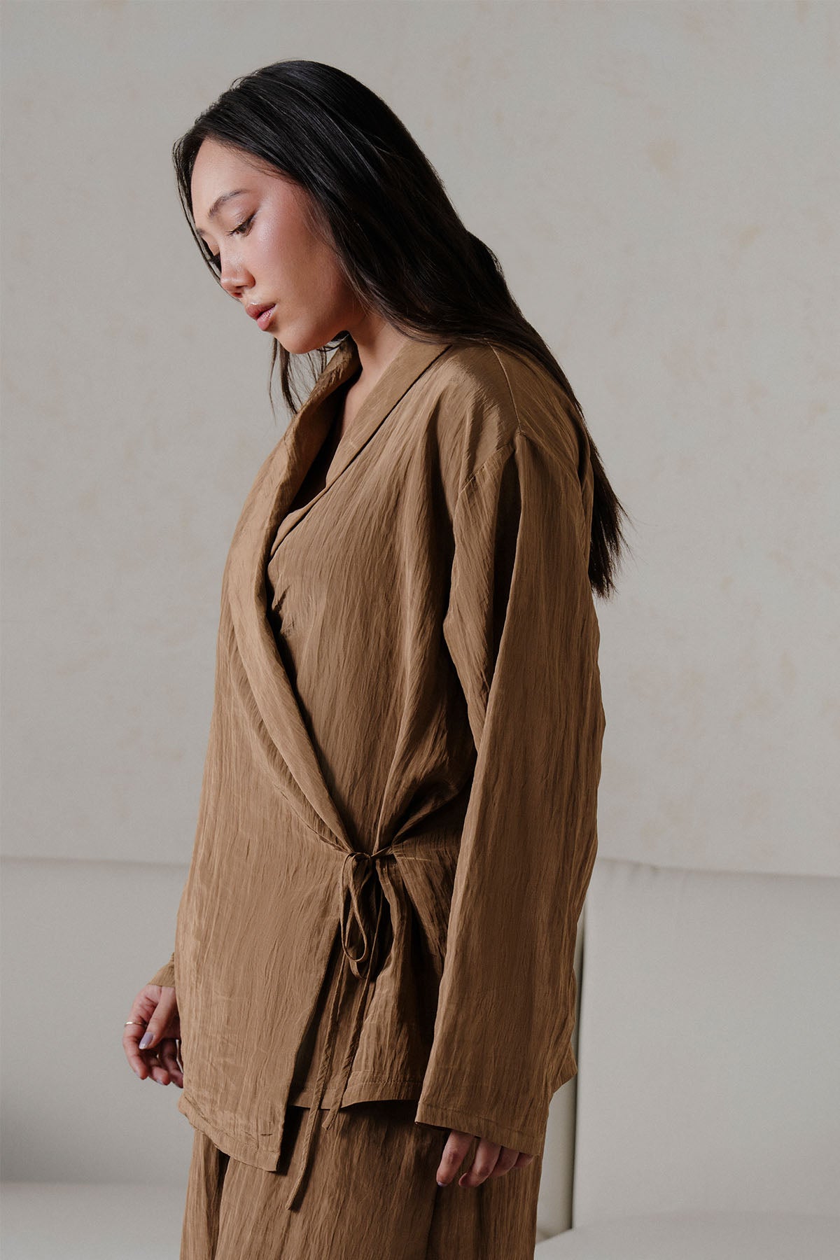 TEXTURED WRAP SHIRT