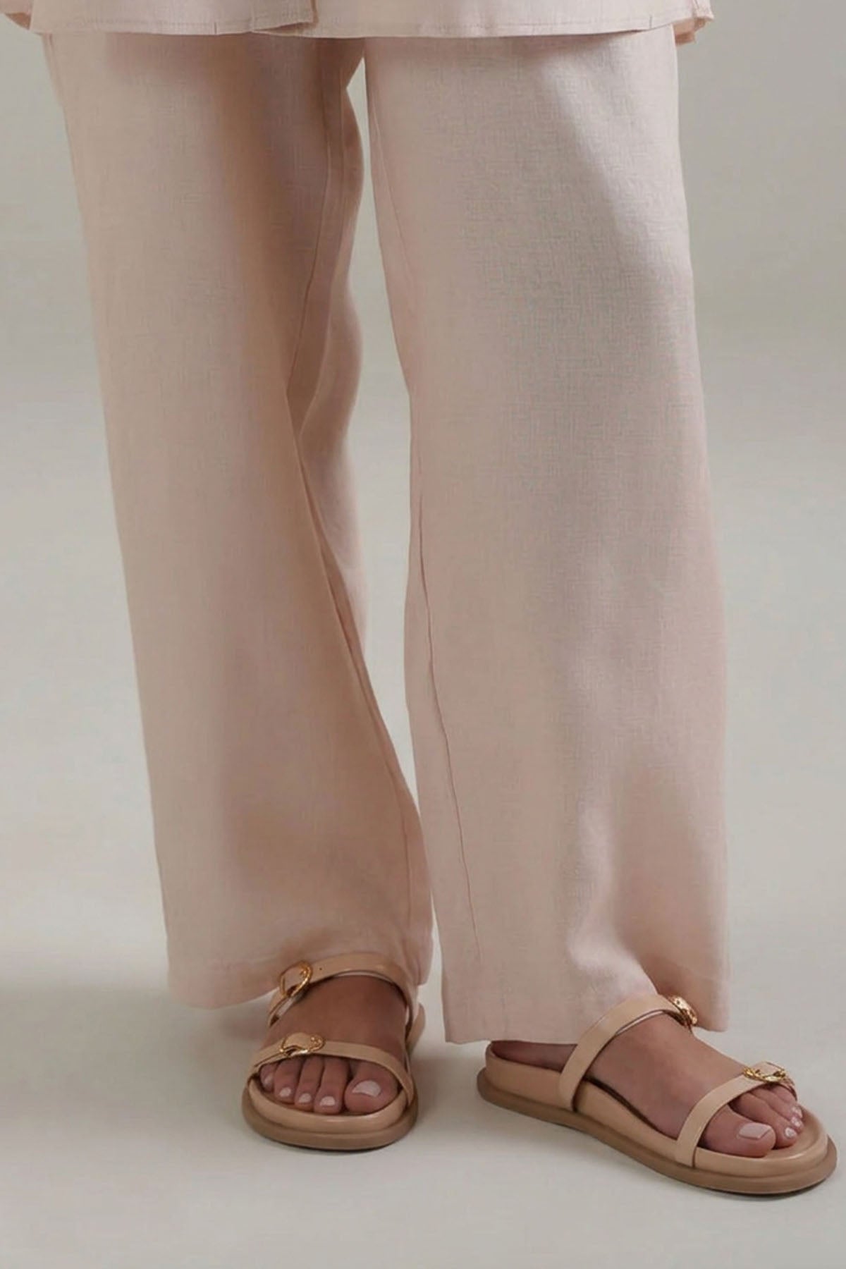 STRUCTURED STRAP SLIDES