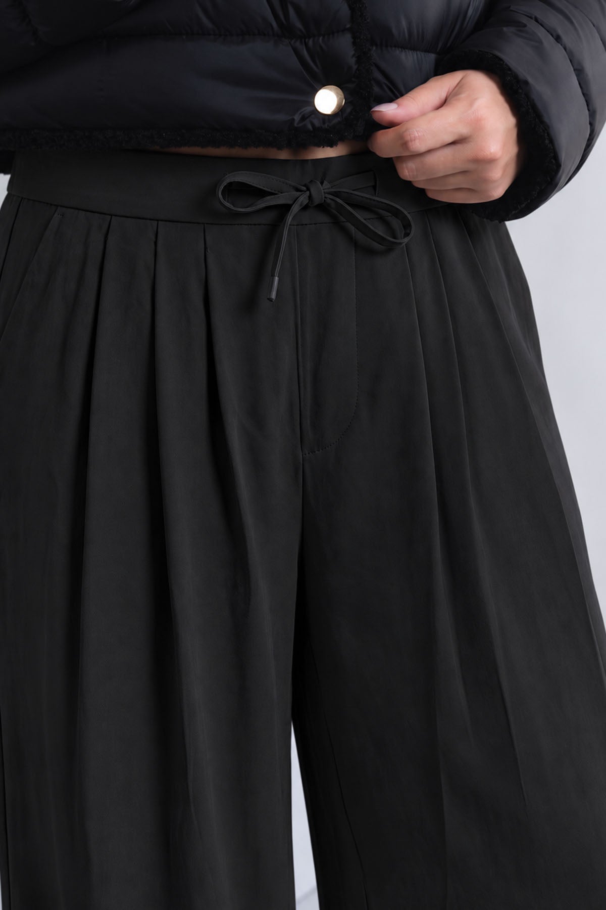 ACTIVE PLEATED PANTS