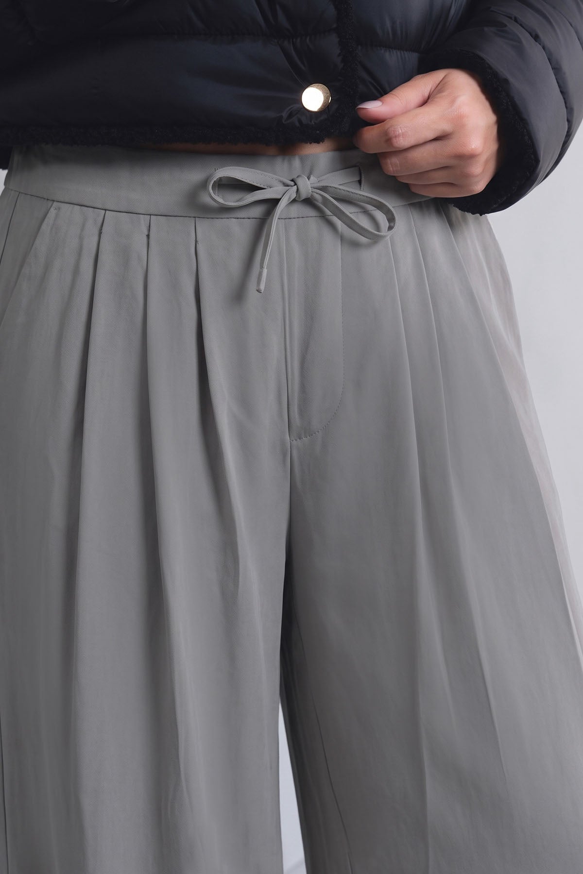 ACTIVE PLEATED PANTS