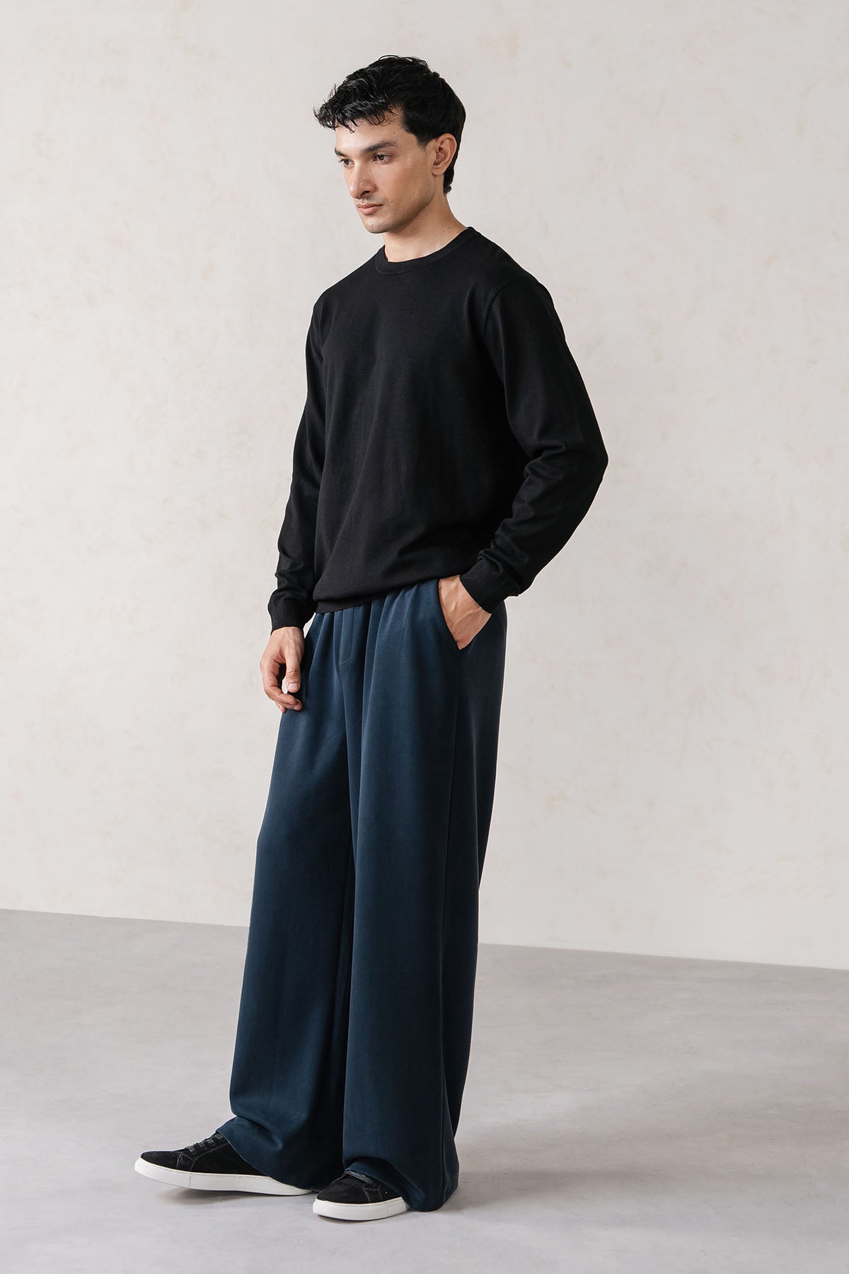 REFINED CREWNECK SWEATER