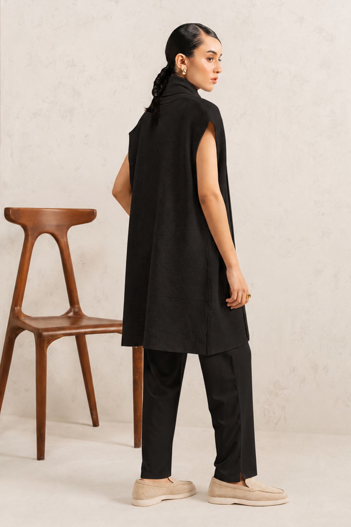 SLEEVELESS OPEN CARDIGAN