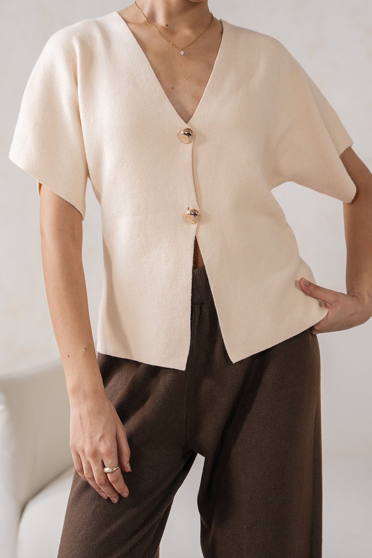 SHORT SLEEVE KNIT CARDIGAN