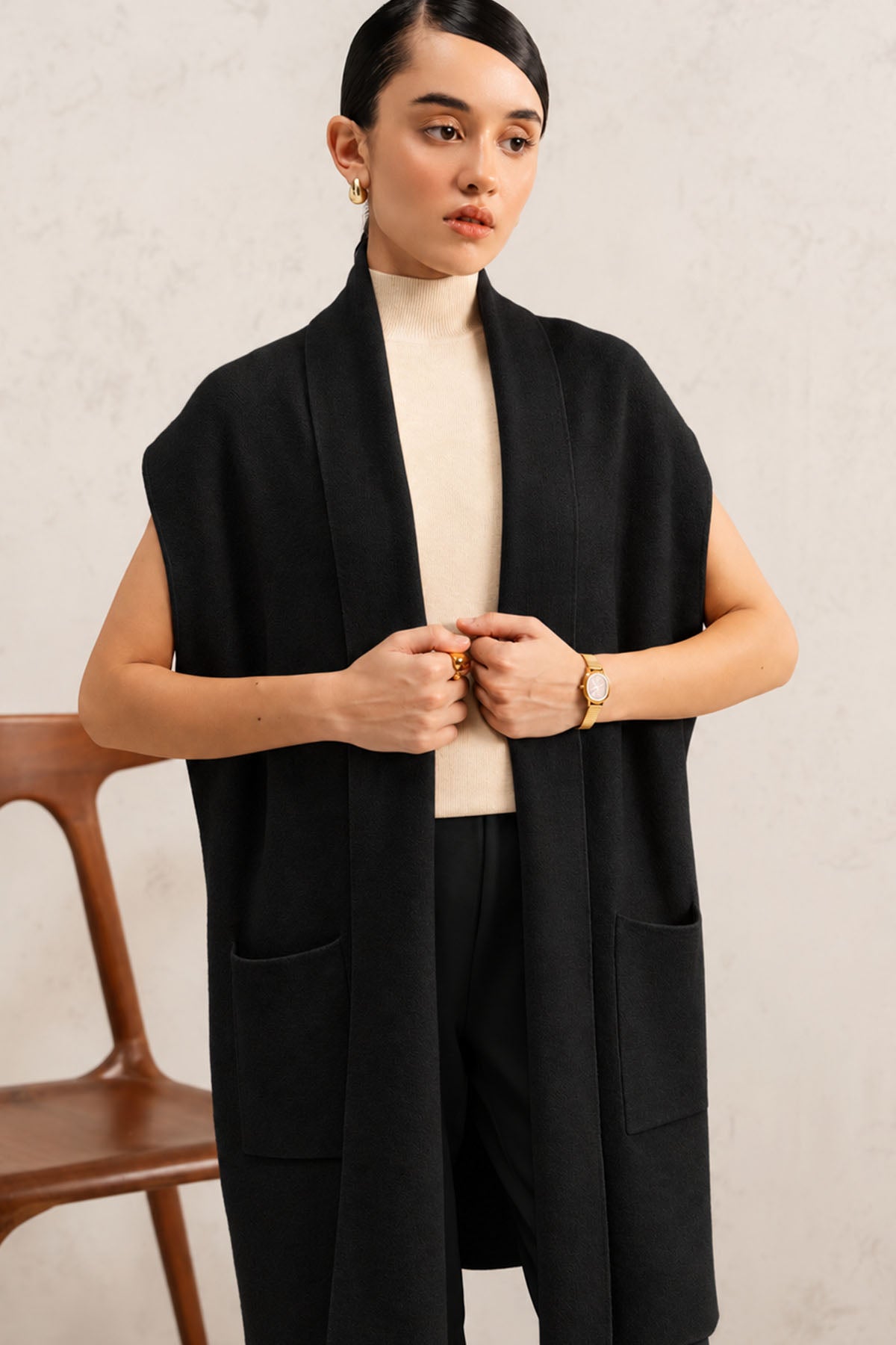 SLEEVELESS OPEN CARDIGAN