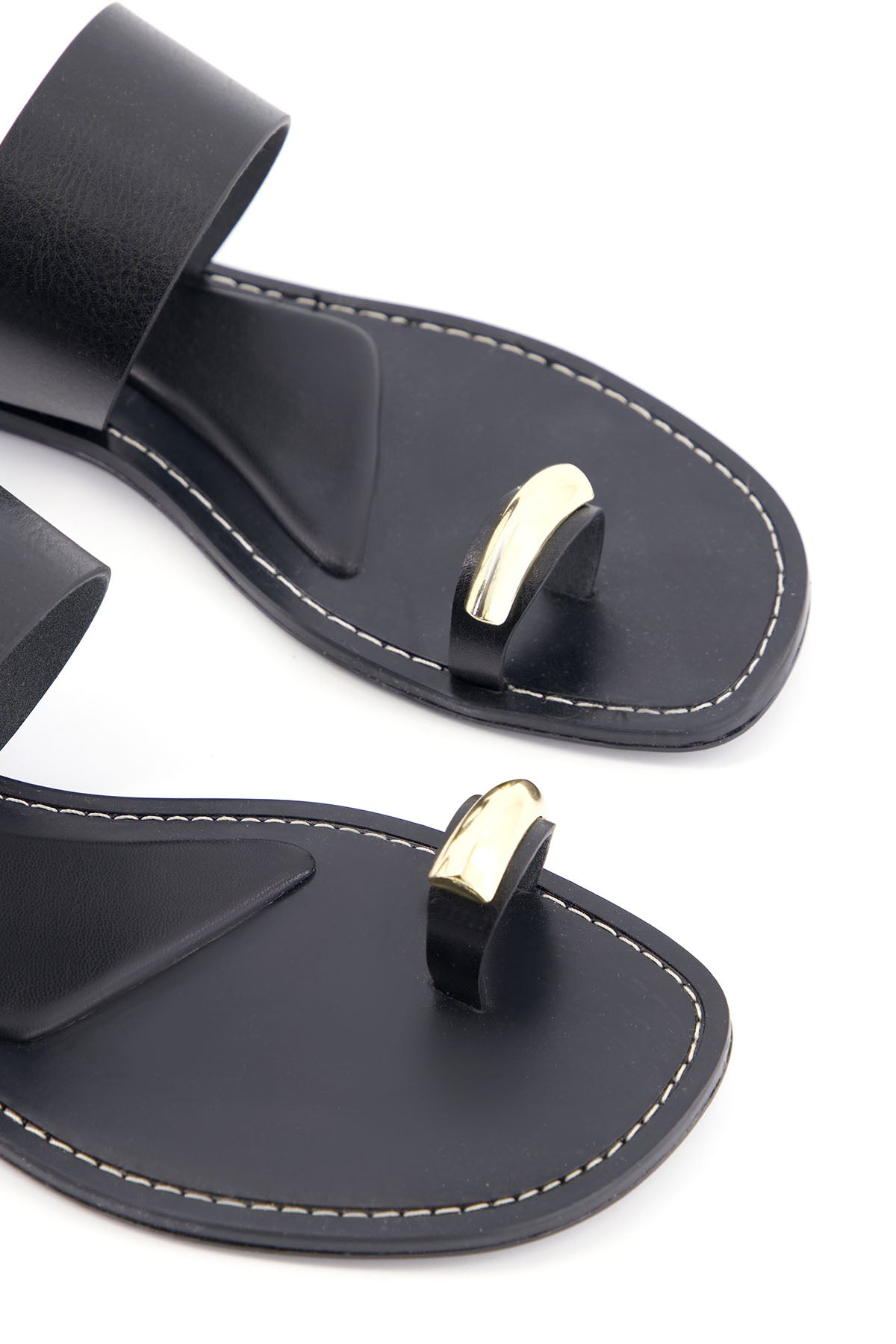 TOE RING FLAT SANDALS