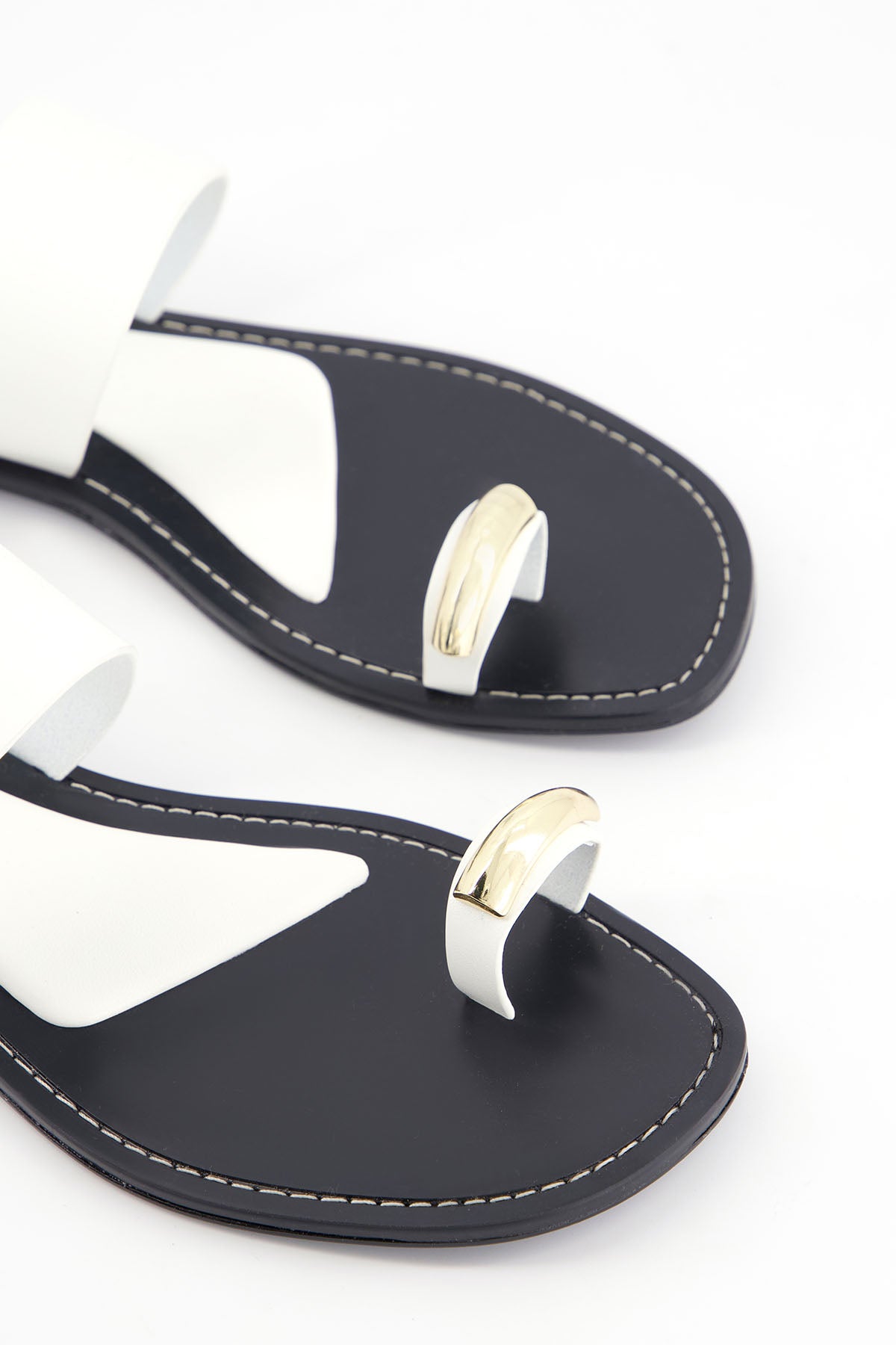 TOE RING FLAT SANDALS
