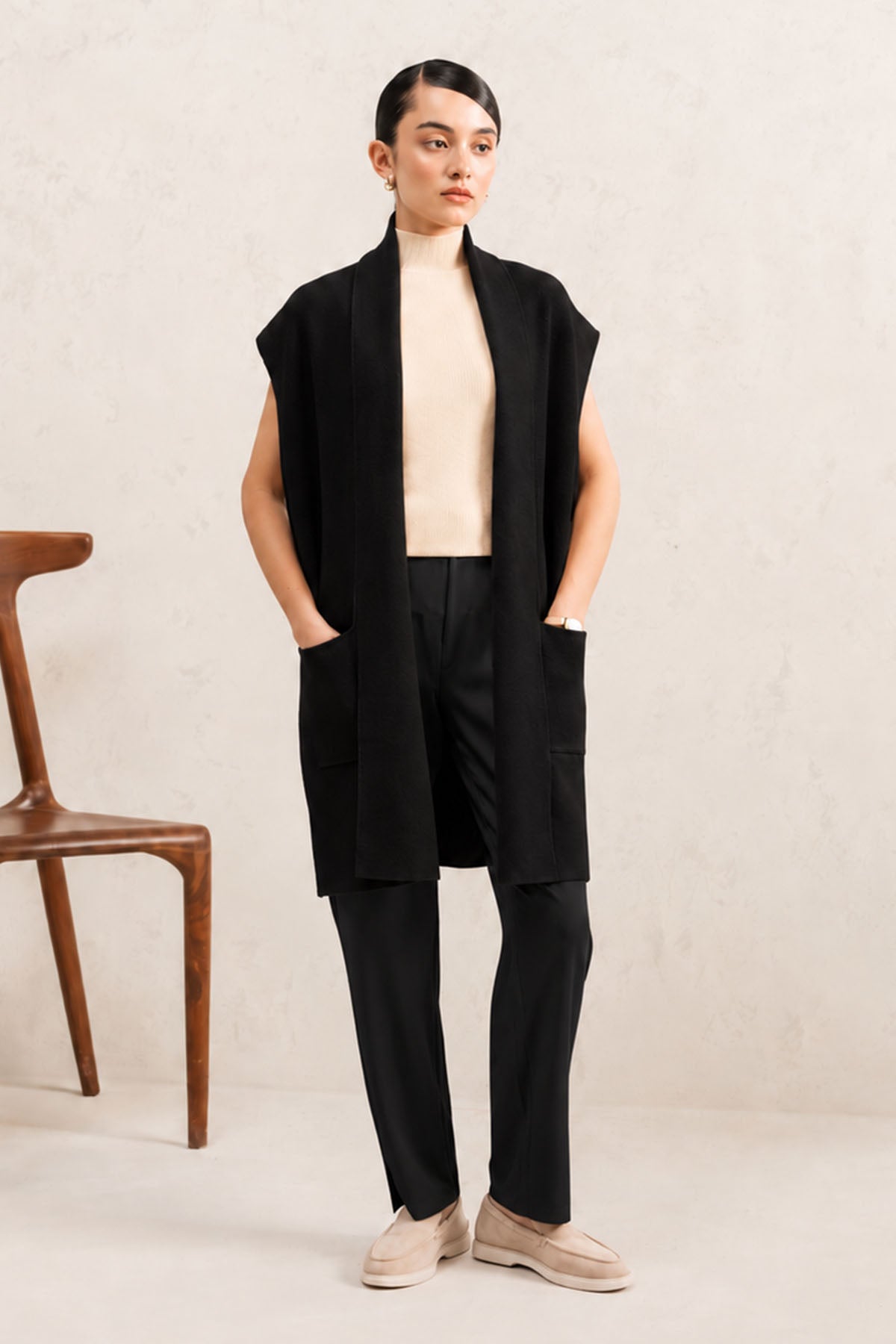 SLEEVELESS OPEN CARDIGAN