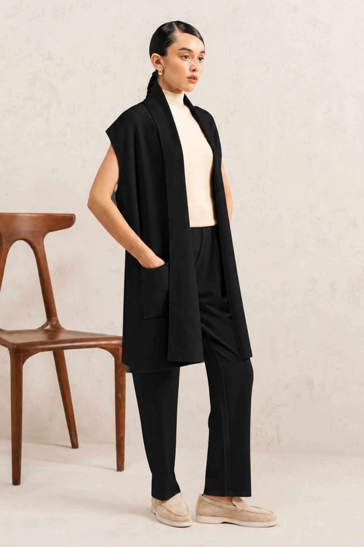 SLEEVELESS OPEN CARDIGAN