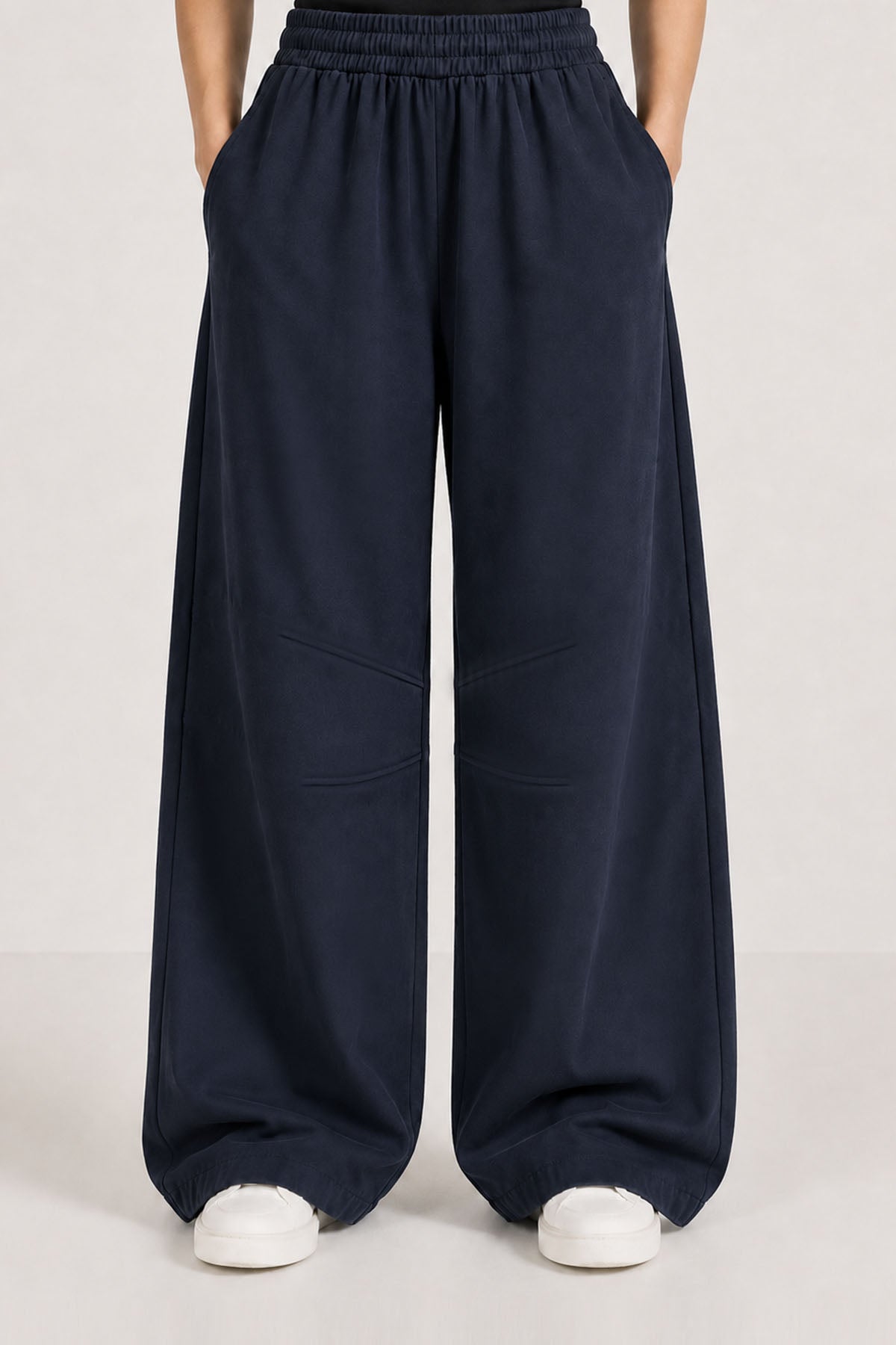 RELAXED BARREL LEG TROUSER