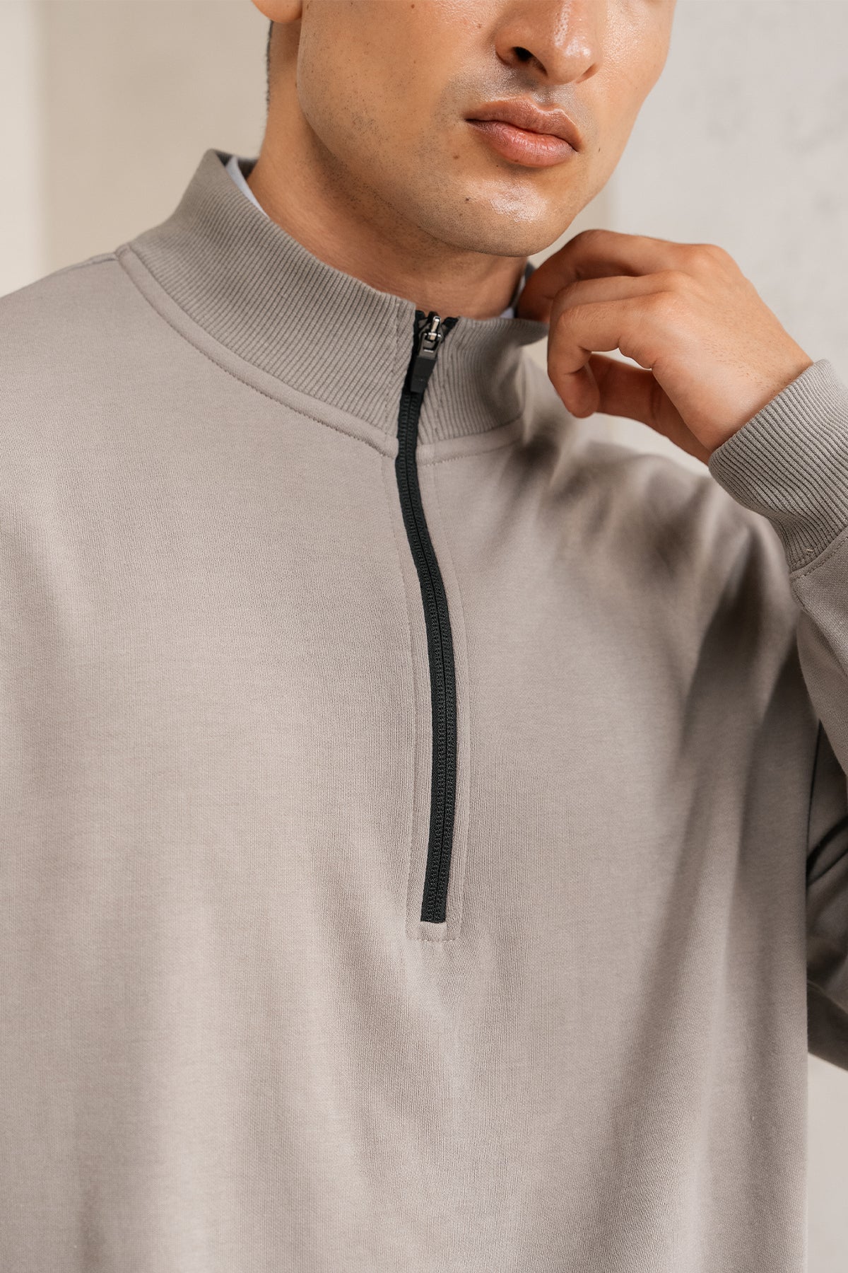 QUARTER ZIP BOXY FIT SWEATSHIRT