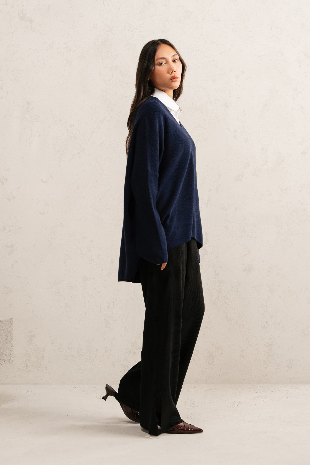 FLUID V-NECK SWEATER